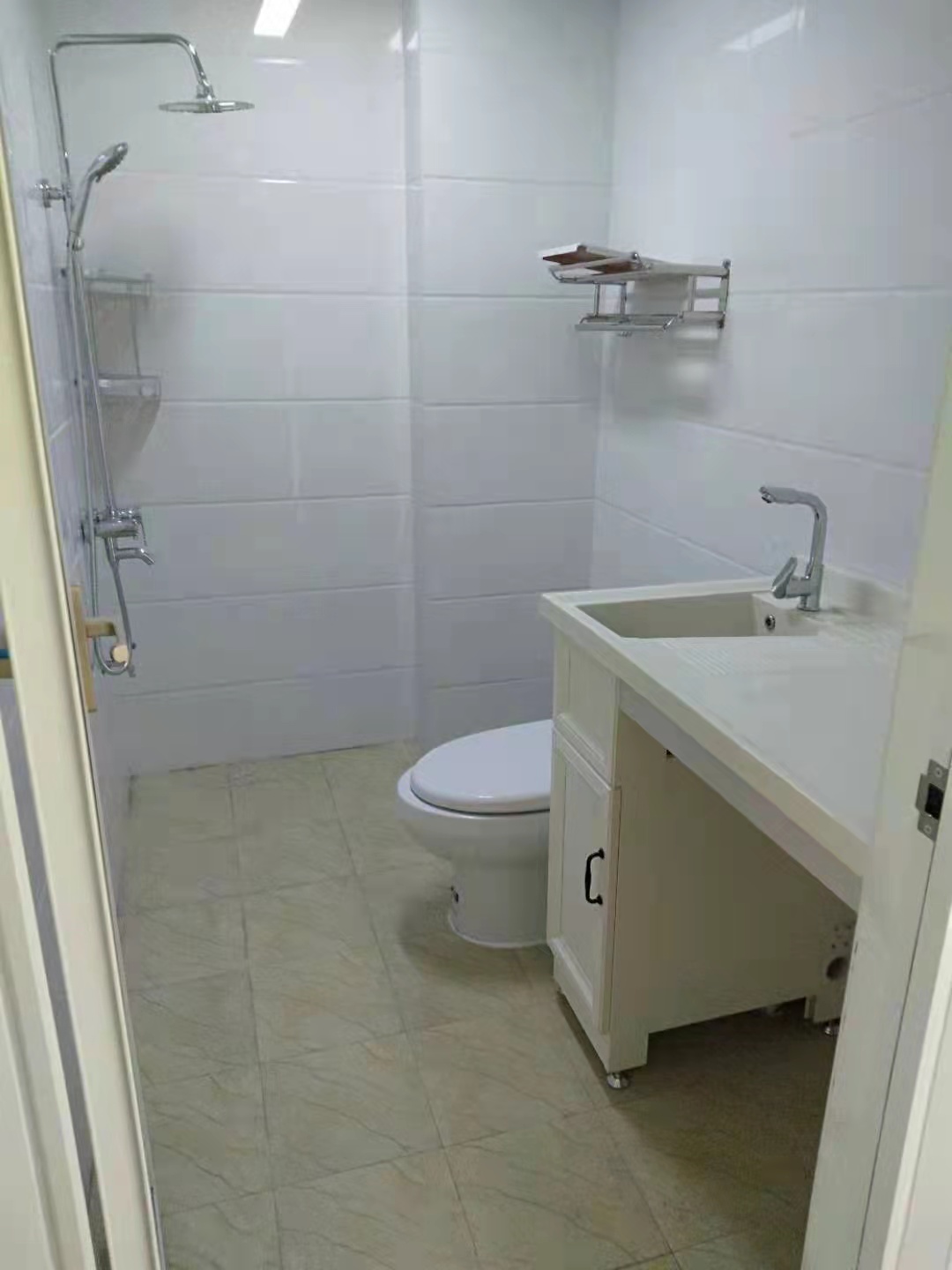 香格里拉 2室2厅1卫 1400.0元/月 香格里拉 2室2厅1卫 1400.0元/月室内图