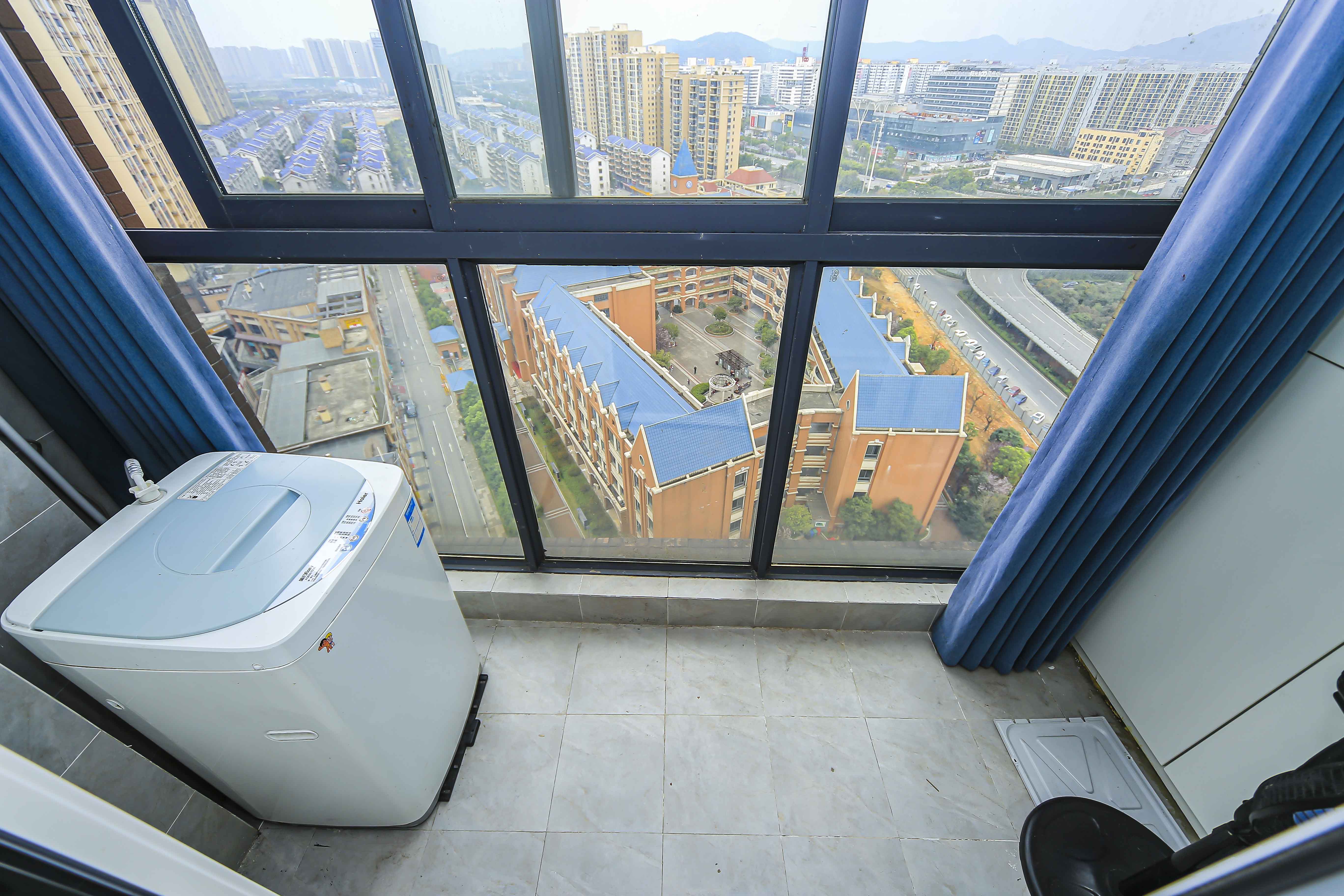 兰亭湾畔  3室2厅1卫   53.00万阳台
