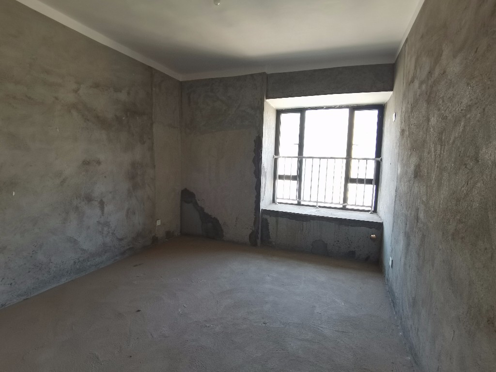 新桂广场 4室2厅1卫 98.0万 新桂广场 4室2厅1卫 98.0万客厅