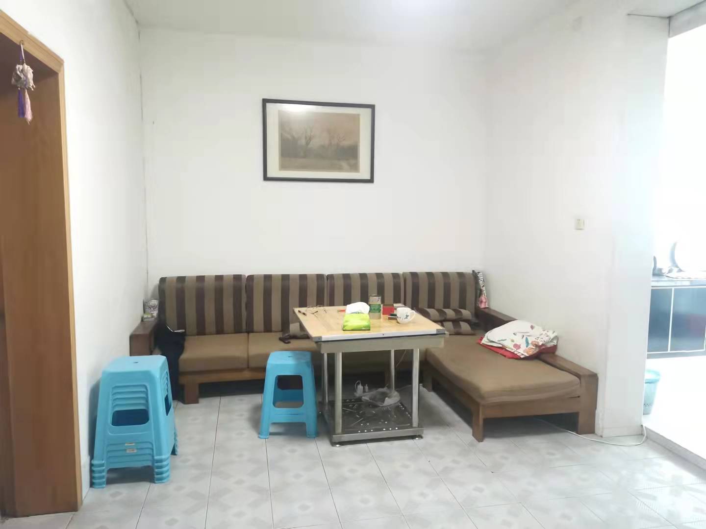 市商业局家属楼  2室2厅1卫    34.8万 市商业局家属楼  2室2厅1卫    34.8万客厅