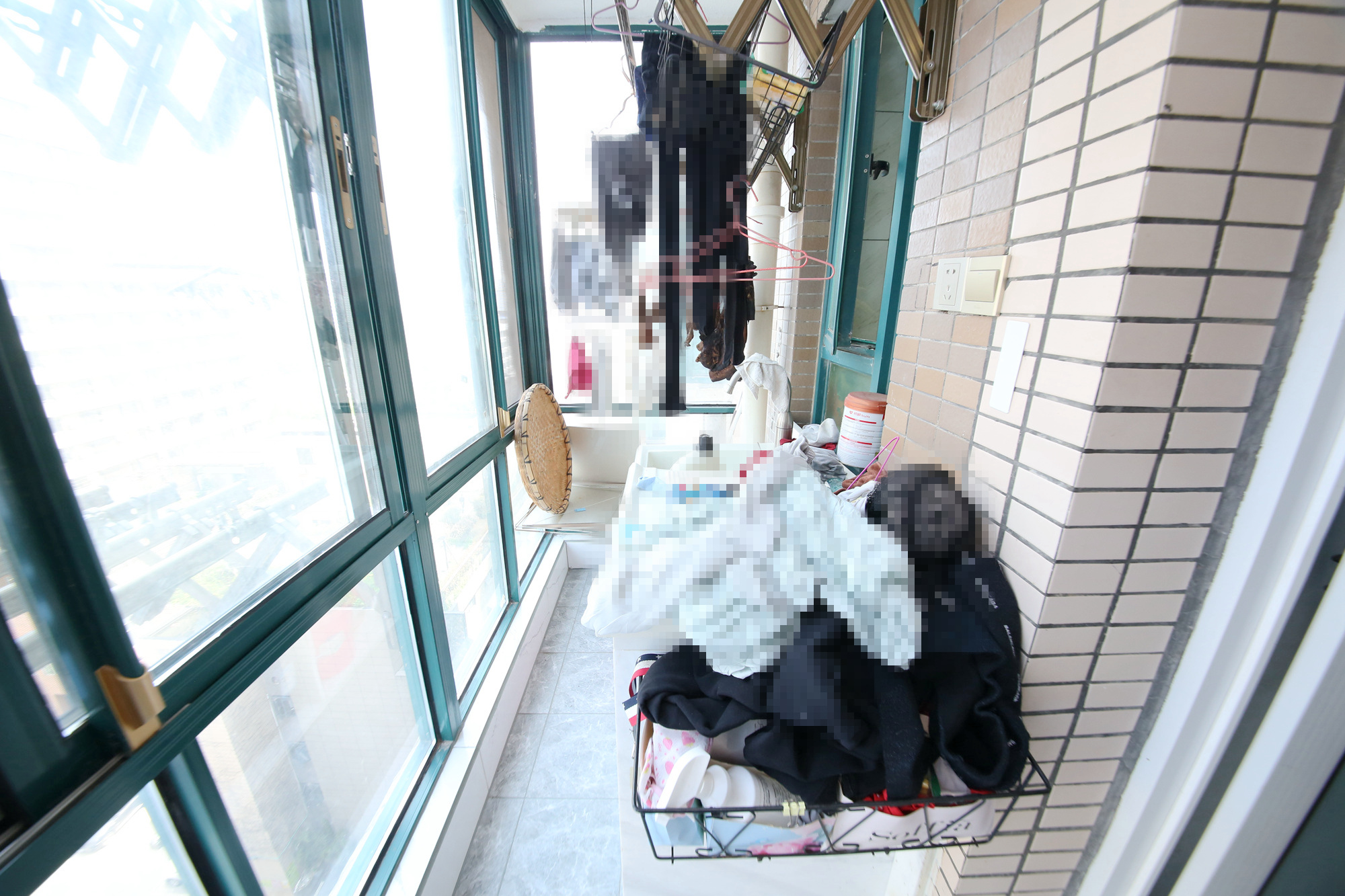 金色华庭  4室2厅2卫    169.8万阳台