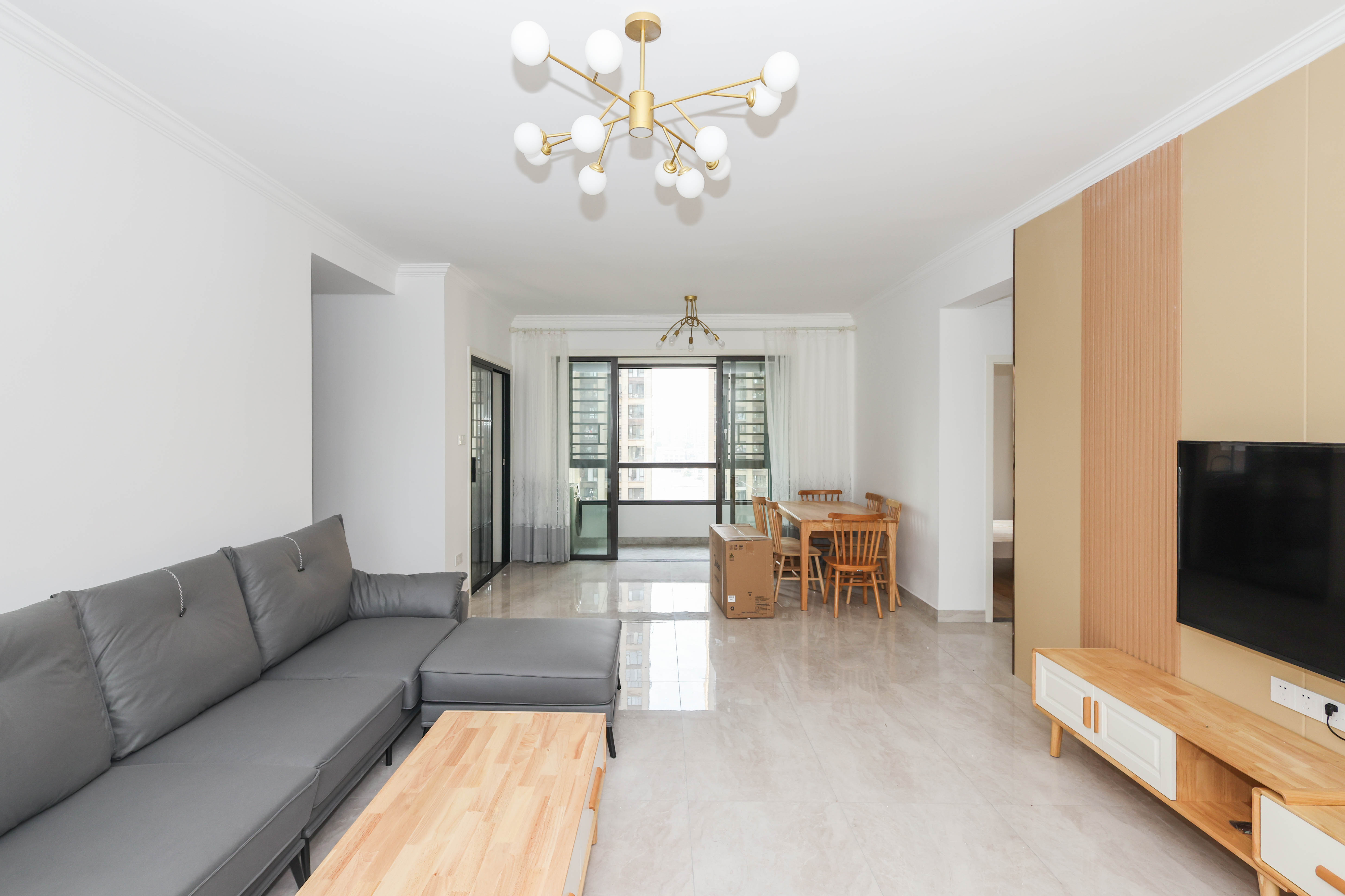 梅溪湖金茂悦（金悦雅苑）  4室2厅2卫    305.0万客厅