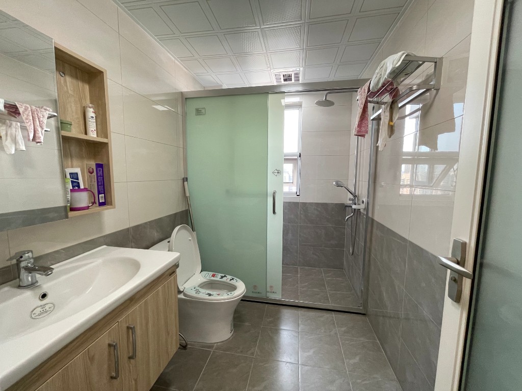 美的城三期 4室2厅2卫 92.8万 美的城三期 4室2厅2卫 92.8万客厅