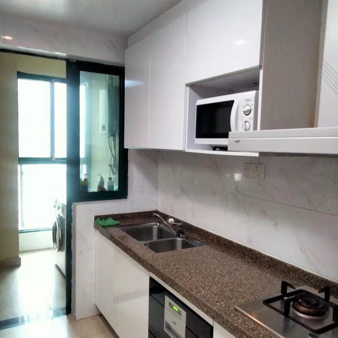 恒大绿洲 3室2厅1卫 2100.0元/月 恒大绿洲 3室2厅1卫 2100.0元/月室内图