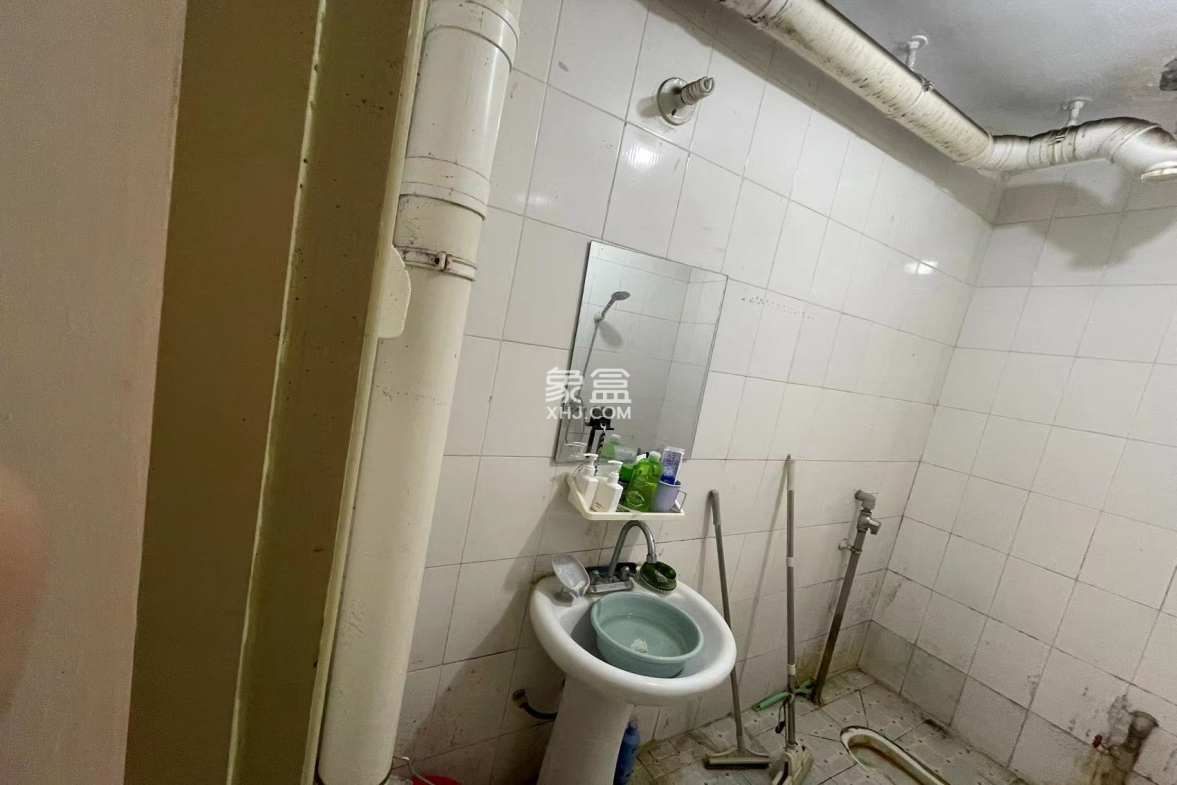 南湖锦苑 1室1厅1卫 1700.0元/月 南湖锦苑 1室1厅1卫 1700.0元/月室内图