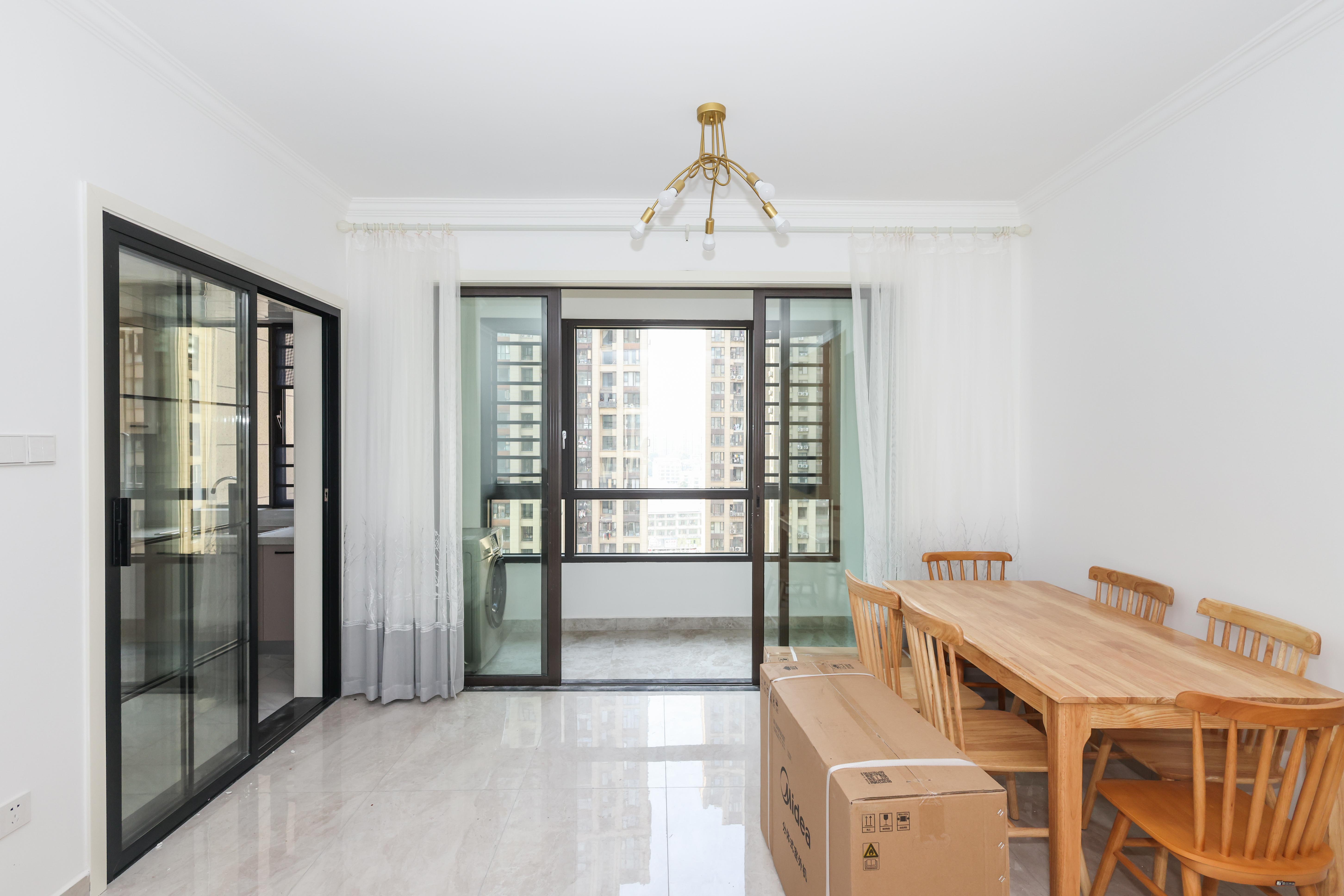 梅溪湖金茂悦（金悦雅苑）  4室2厅2卫    305.0万客厅