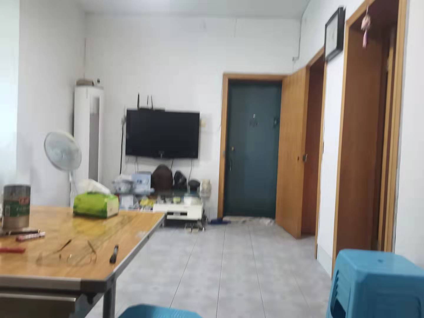 市商业局家属楼  2室2厅1卫    34.8万 市商业局家属楼  2室2厅1卫    34.8万客厅