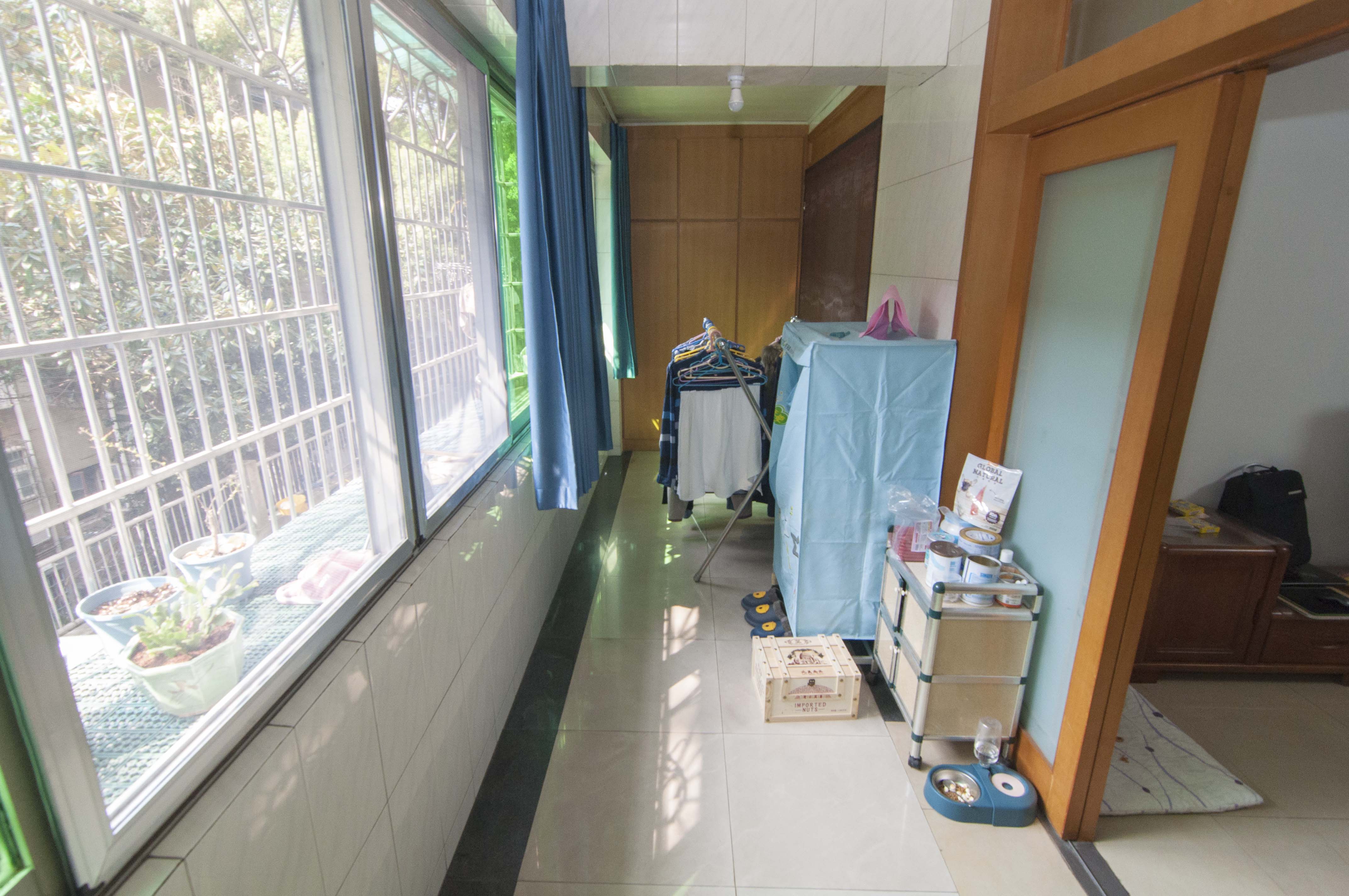 天心区长沙市公安局宿舍  2室2厅2卫   95.00万阳台
