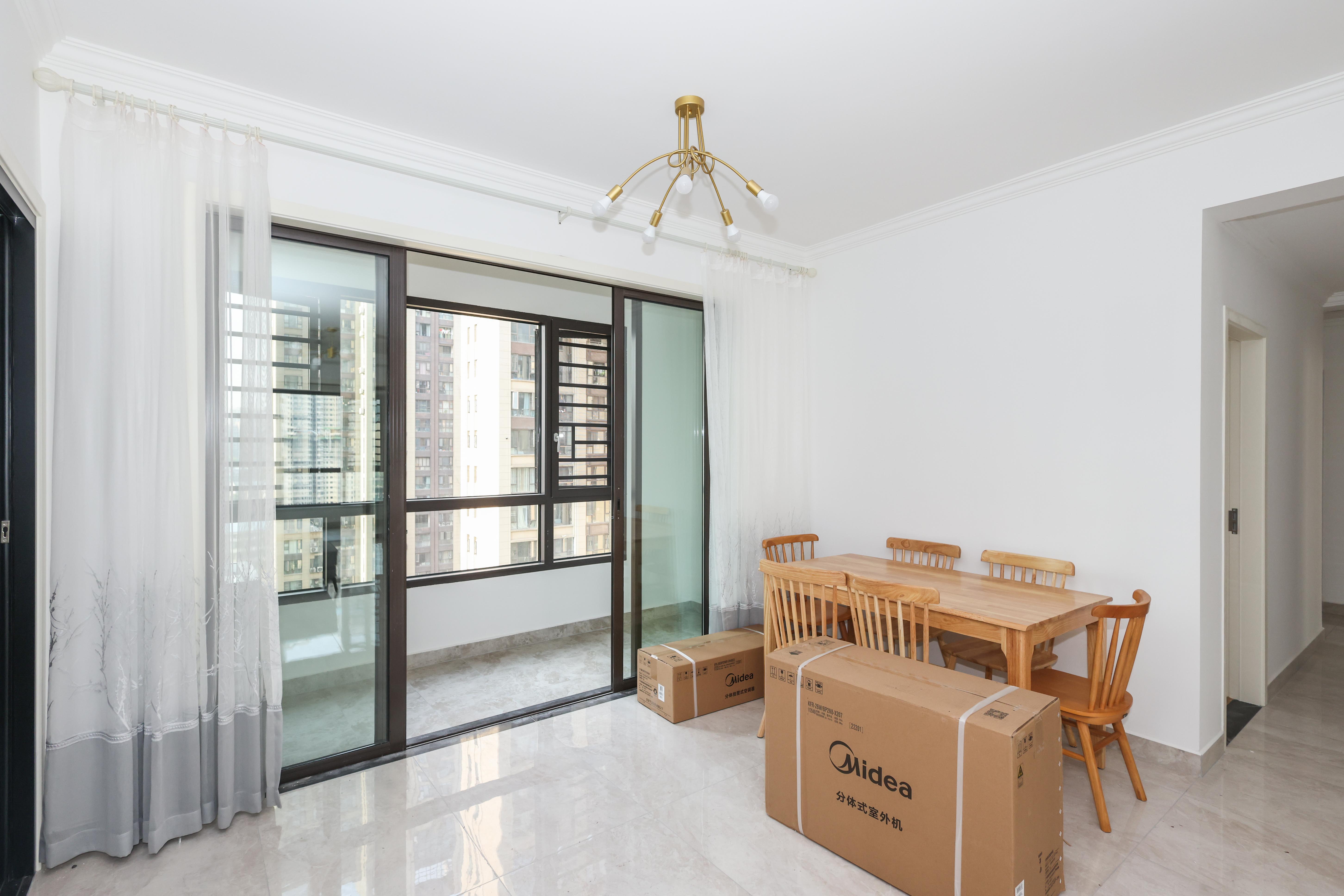 梅溪湖金茂悦（金悦雅苑）  4室2厅2卫    305.0万客厅