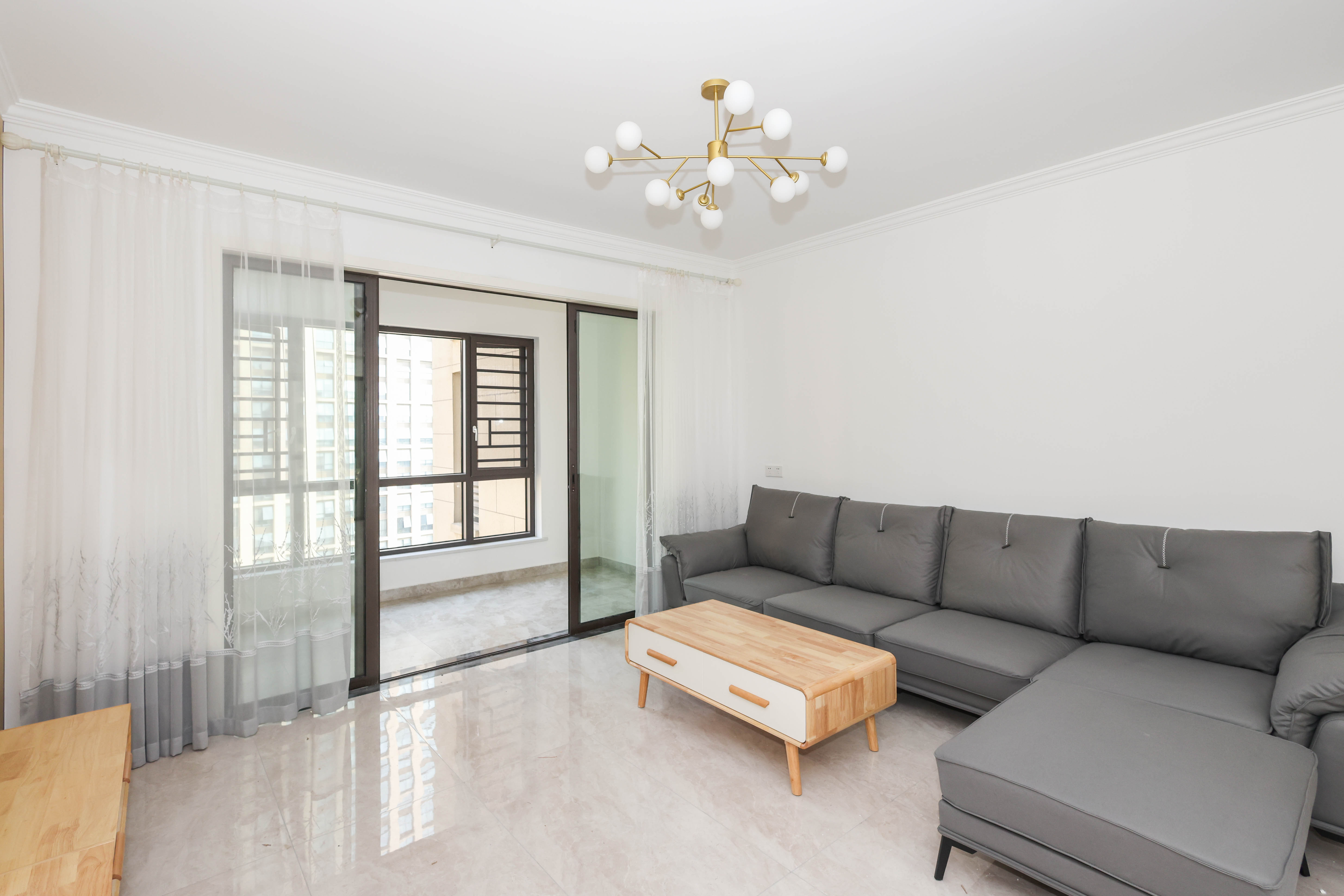 梅溪湖金茂悦（金悦雅苑）  4室2厅2卫    305.0万客厅