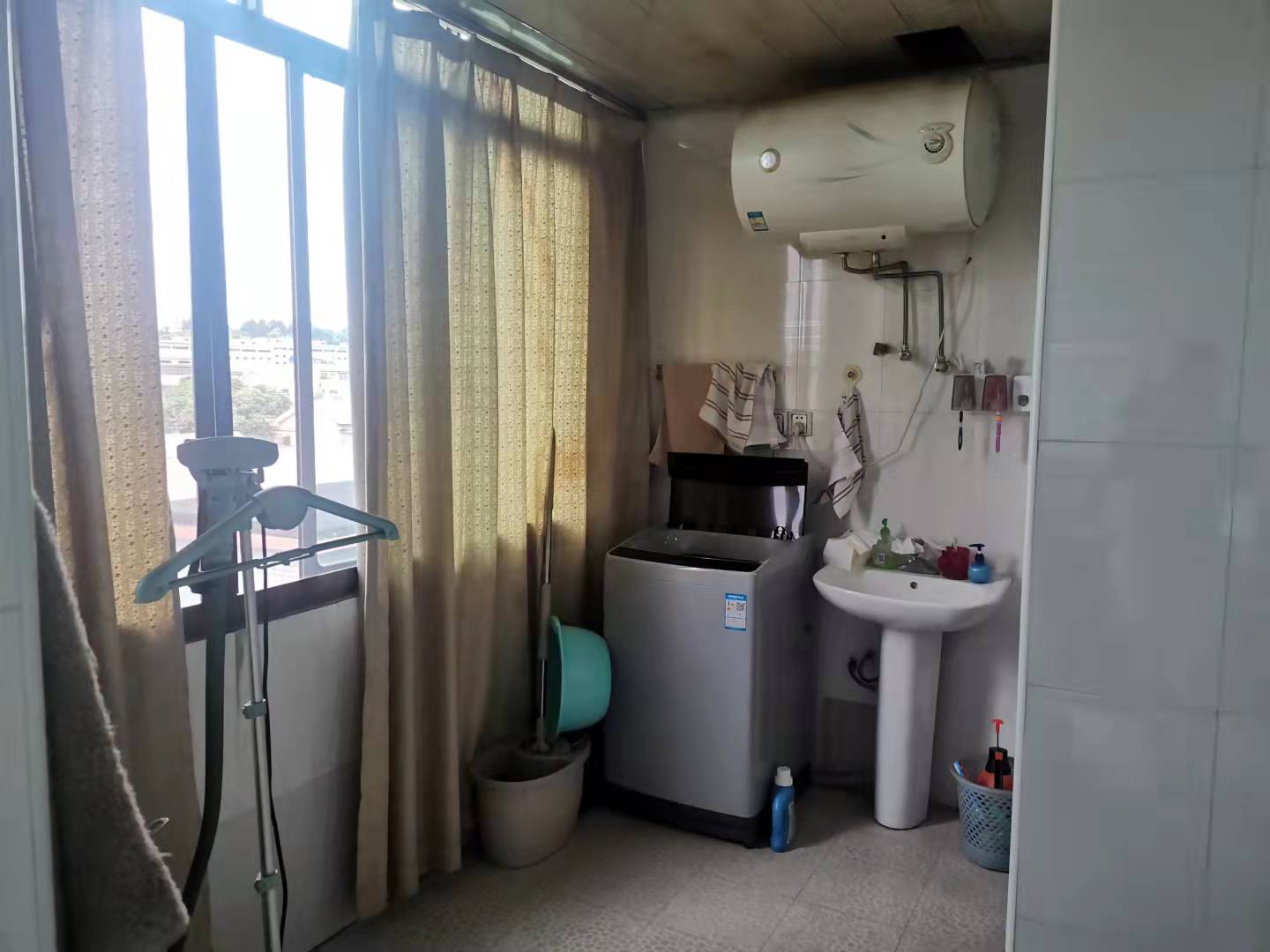 市商业局家属楼  2室2厅1卫    34.8万 市商业局家属楼  2室2厅1卫    34.8万卫生间