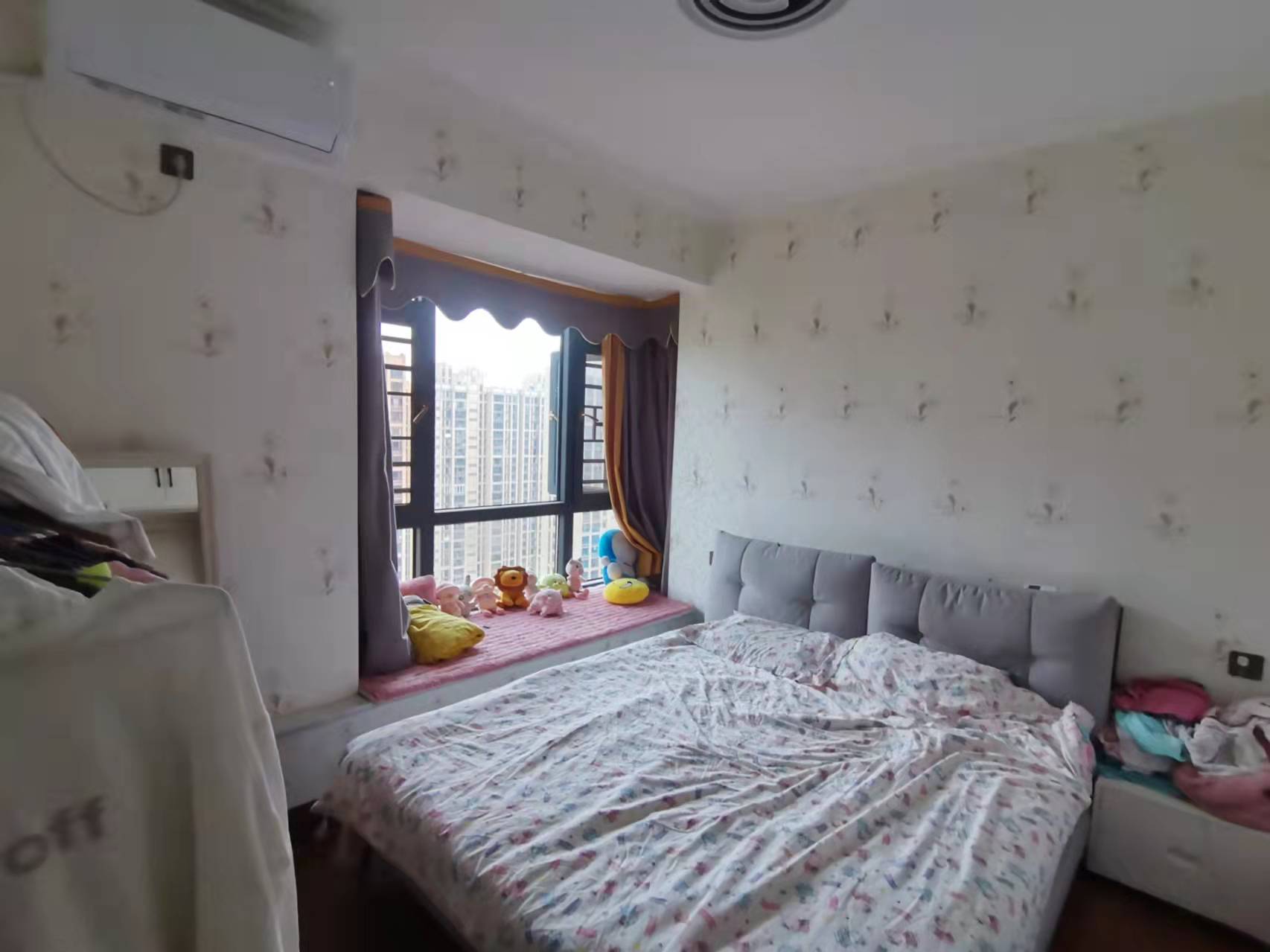 五洲锦城  3室2厅2卫    93.8万 五洲锦城  3室2厅2卫    93.8万卧室