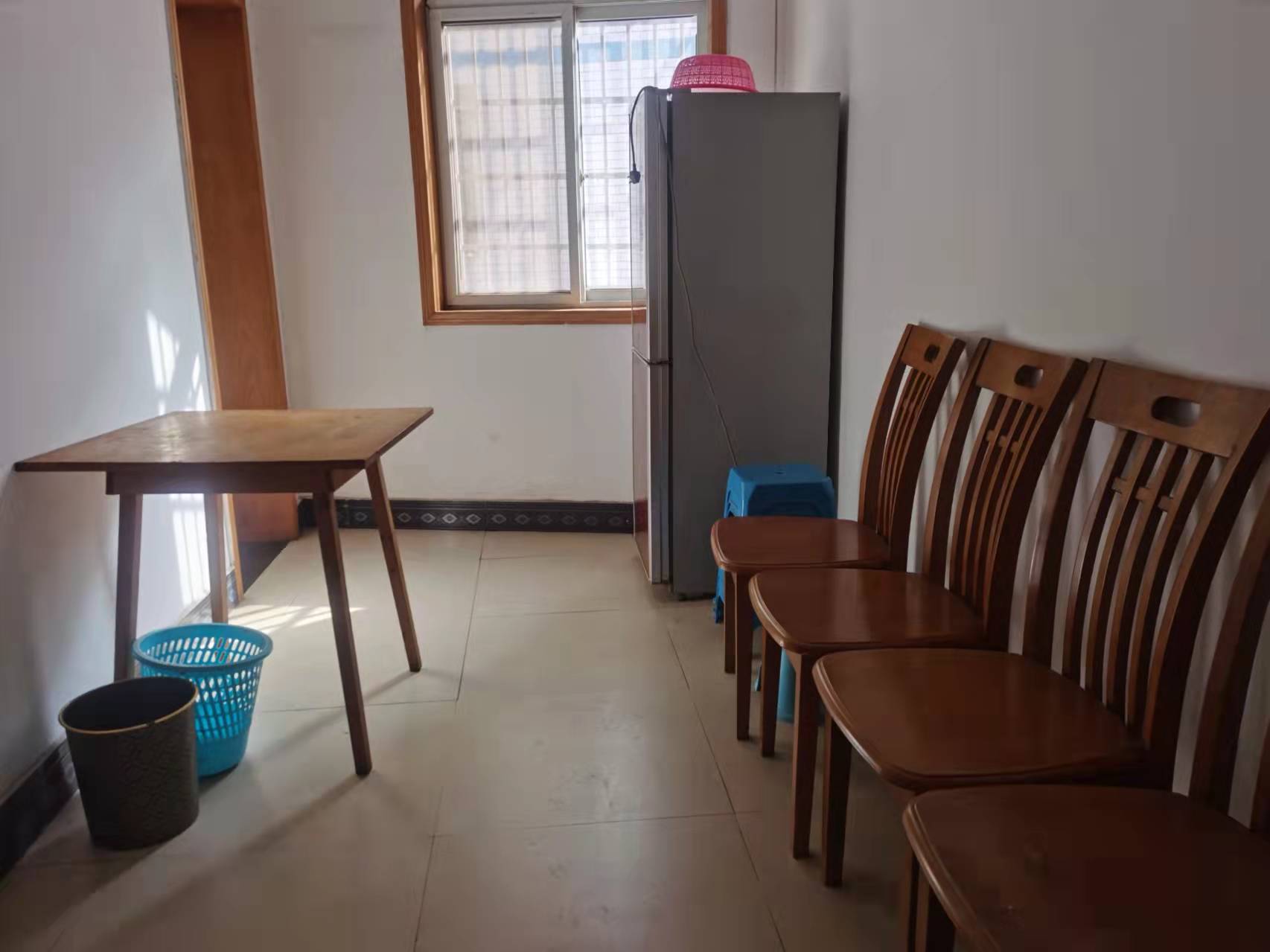 资阳区棉麻公司家属楼 3室2厅1卫 1200.0元/月 资阳区棉麻公司家属楼 3室2厅1卫 1200.0元/月室内图