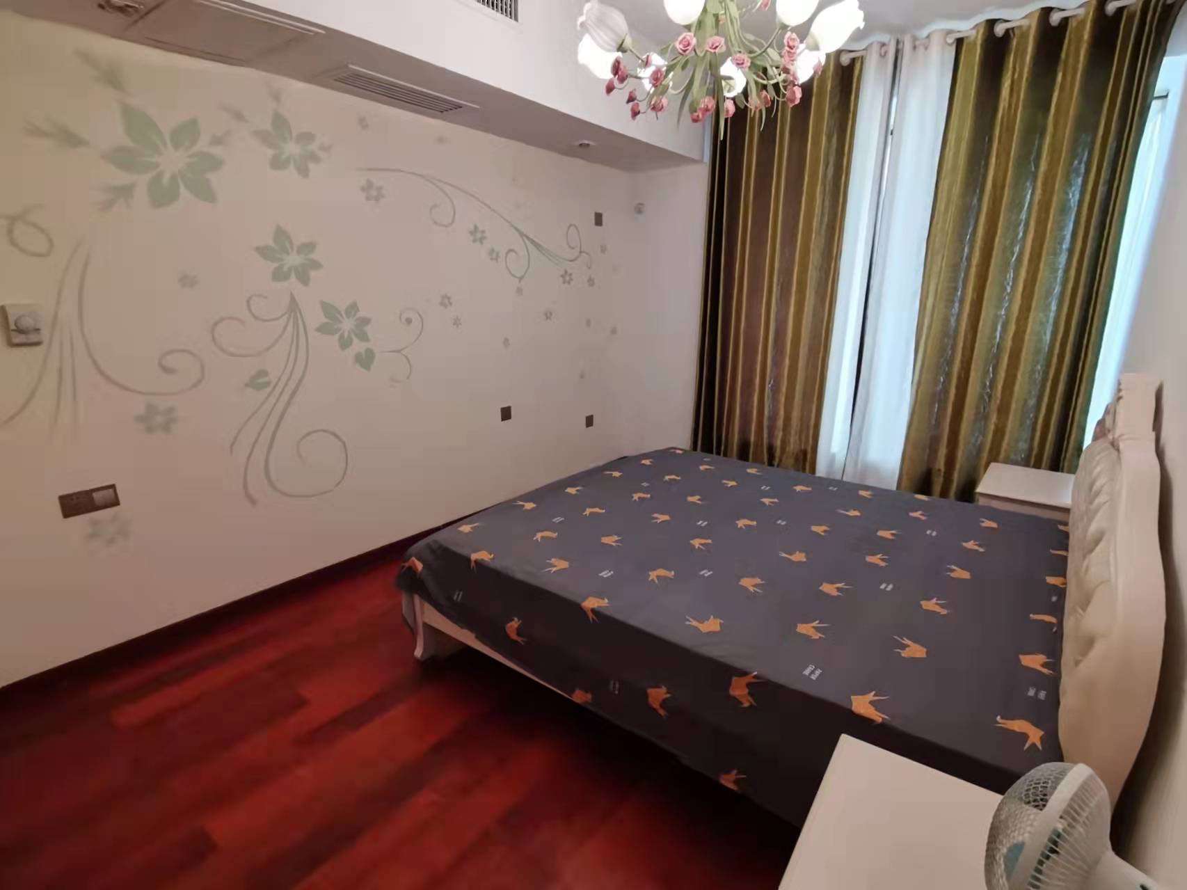 紫金花园  4室2厅2卫    162.0万 紫金花园  4室2厅2卫    162.0万卧室