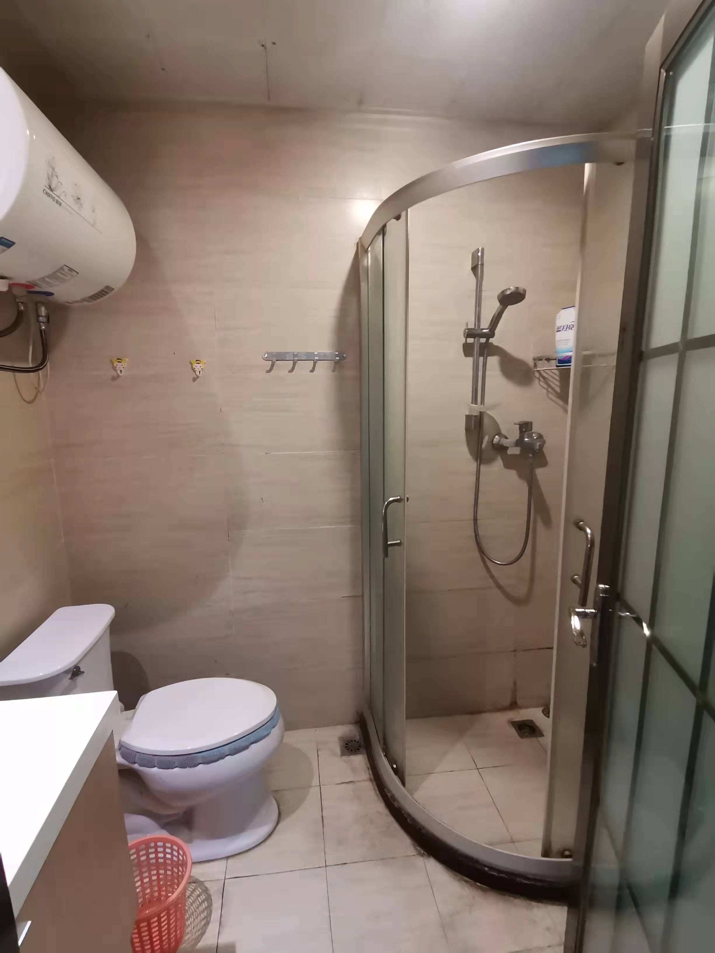 南湖国际4期  1室1厅1卫   1700.00元/月 南湖国际4期  1室1厅1卫   1700.00元/月室内图