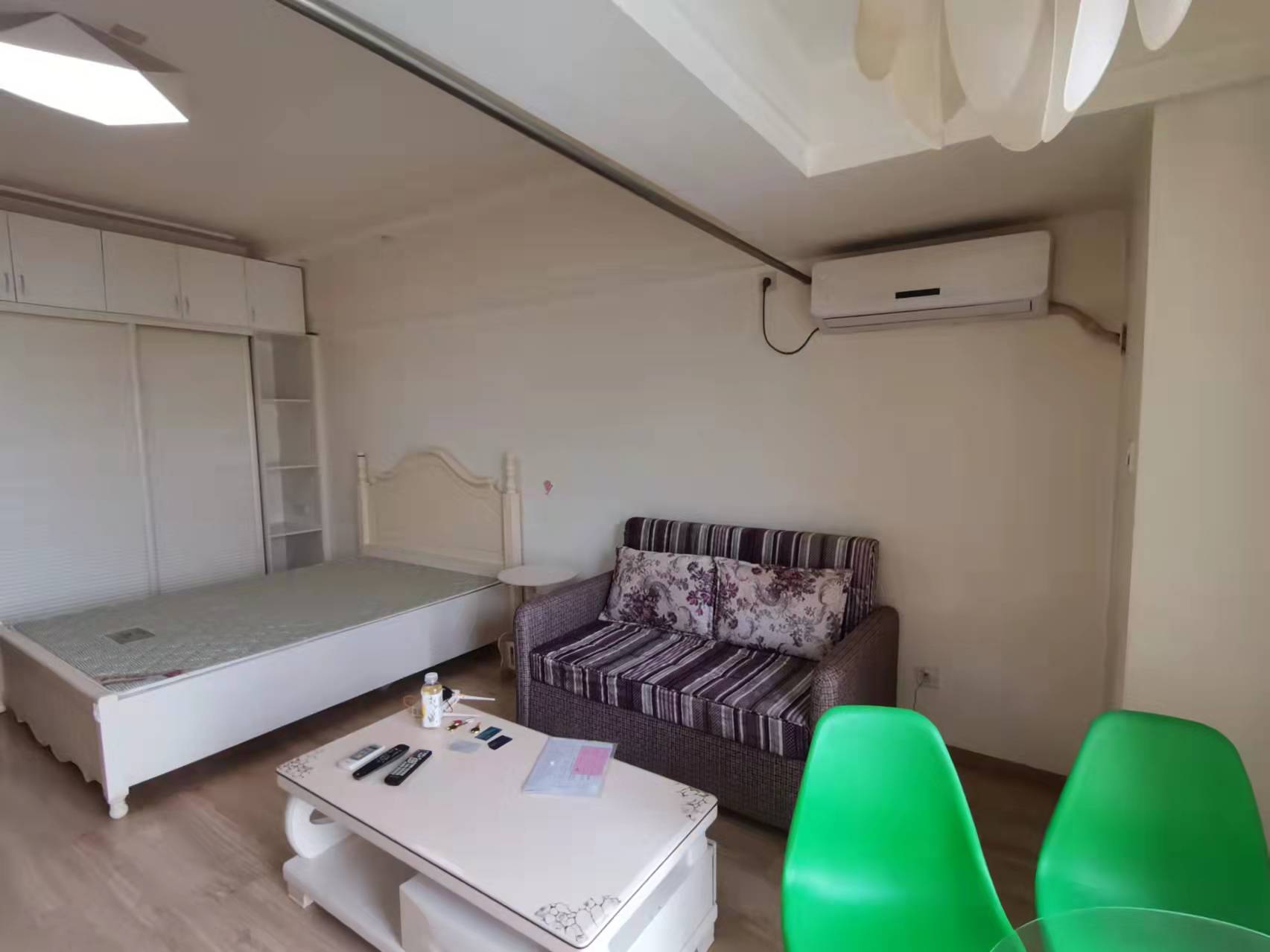 南湖国际4期  1室1厅1卫   1700.00元/月 南湖国际4期  1室1厅1卫   1700.00元/月室内图