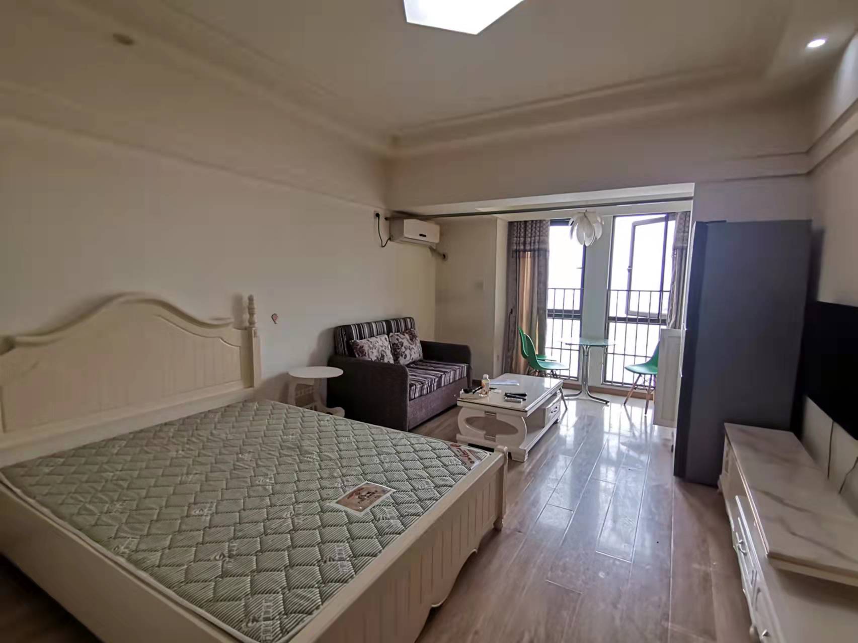 南湖国际4期  1室1厅1卫   1700.00元/月 南湖国际4期  1室1厅1卫   1700.00元/月室内图