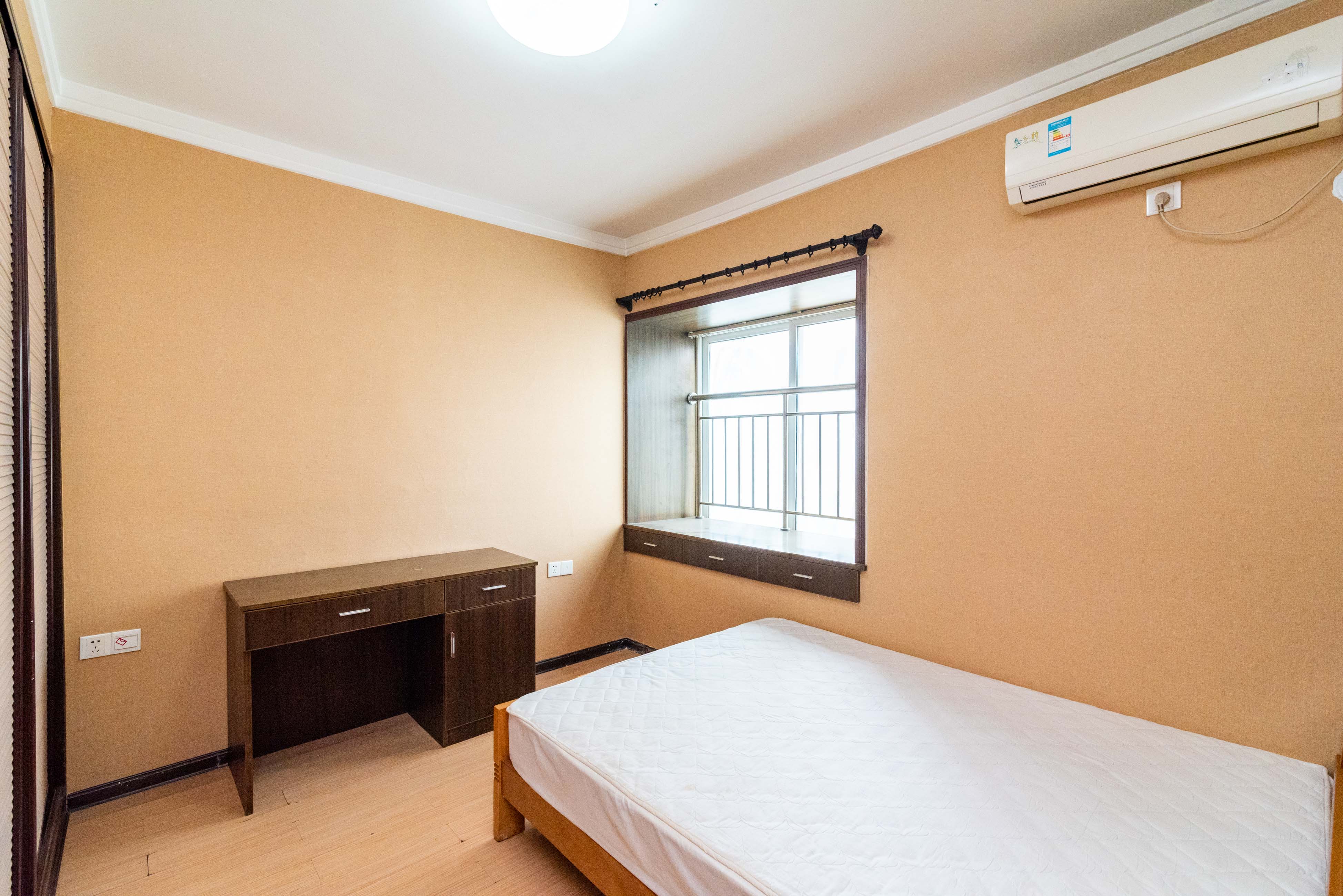 紫晶城  3室2厅1卫    79.0万卧室