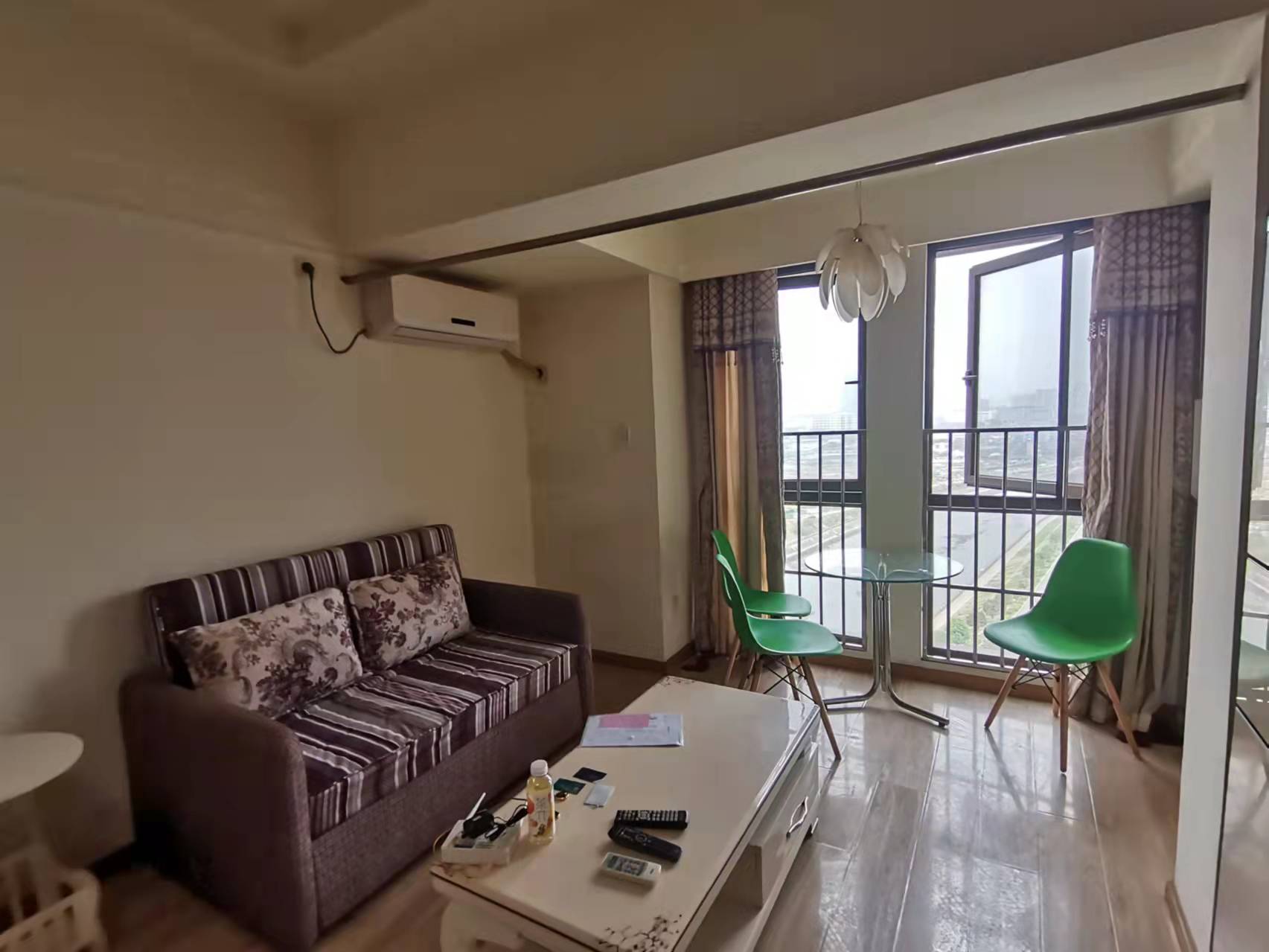 南湖国际4期  1室1厅1卫   1700.00元/月 南湖国际4期  1室1厅1卫   1700.00元/月室内图