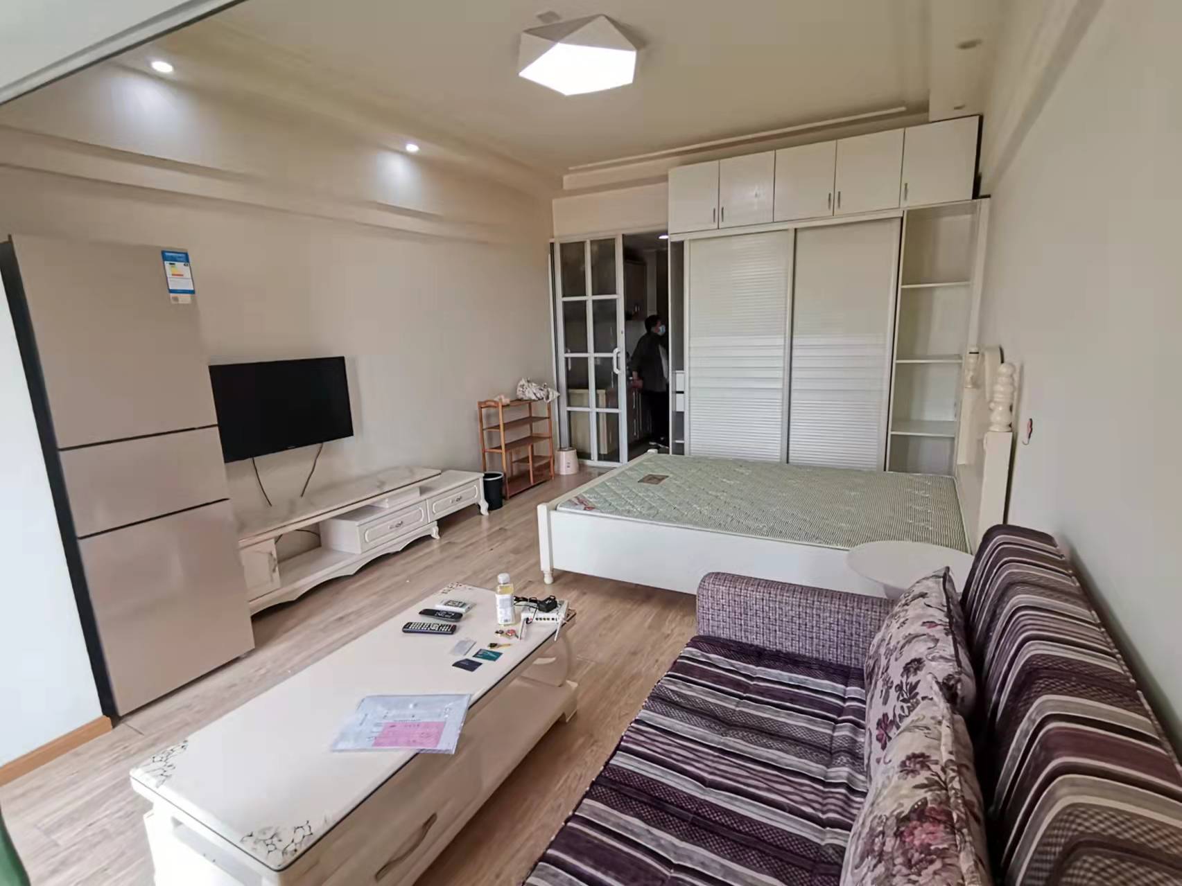 南湖国际4期  1室1厅1卫   1700.00元/月 南湖国际4期  1室1厅1卫   1700.00元/月室内图