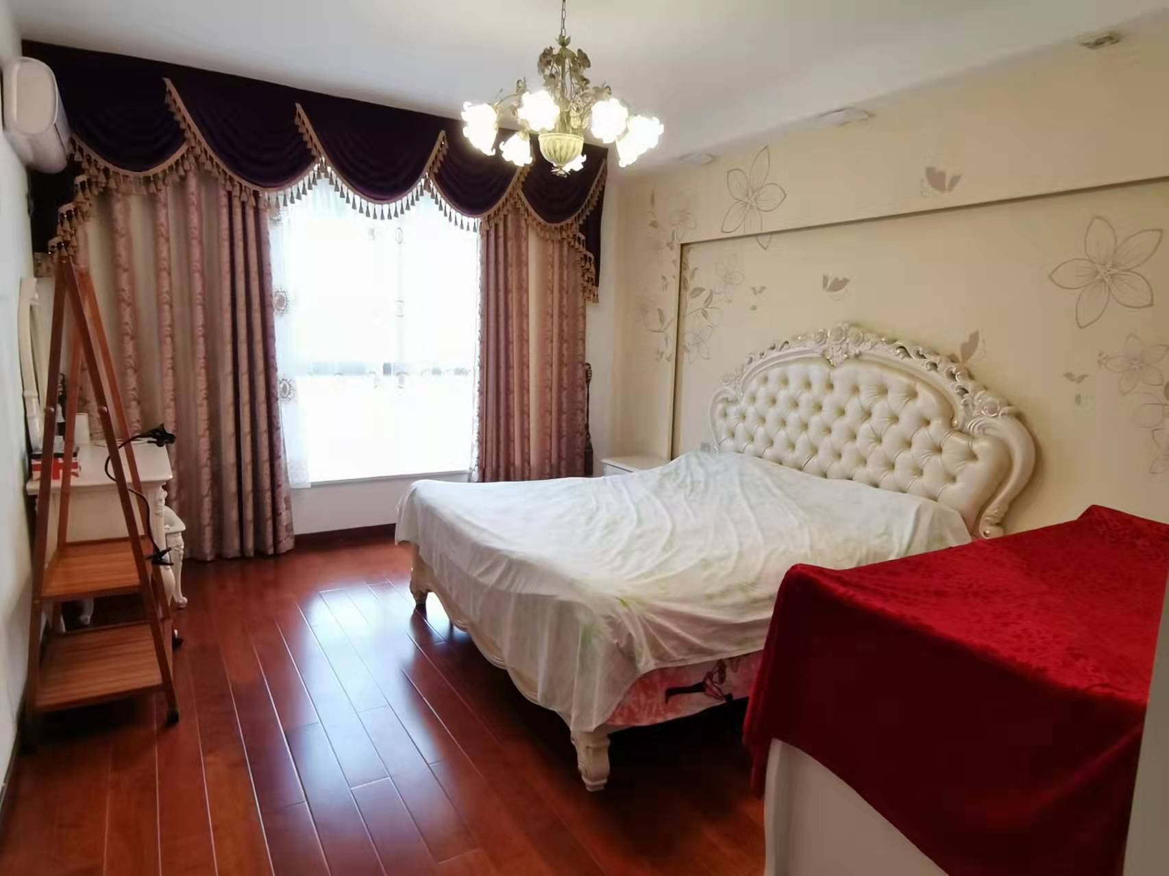 紫金花园  4室2厅2卫    162.0万 紫金花园  4室2厅2卫    162.0万卧室