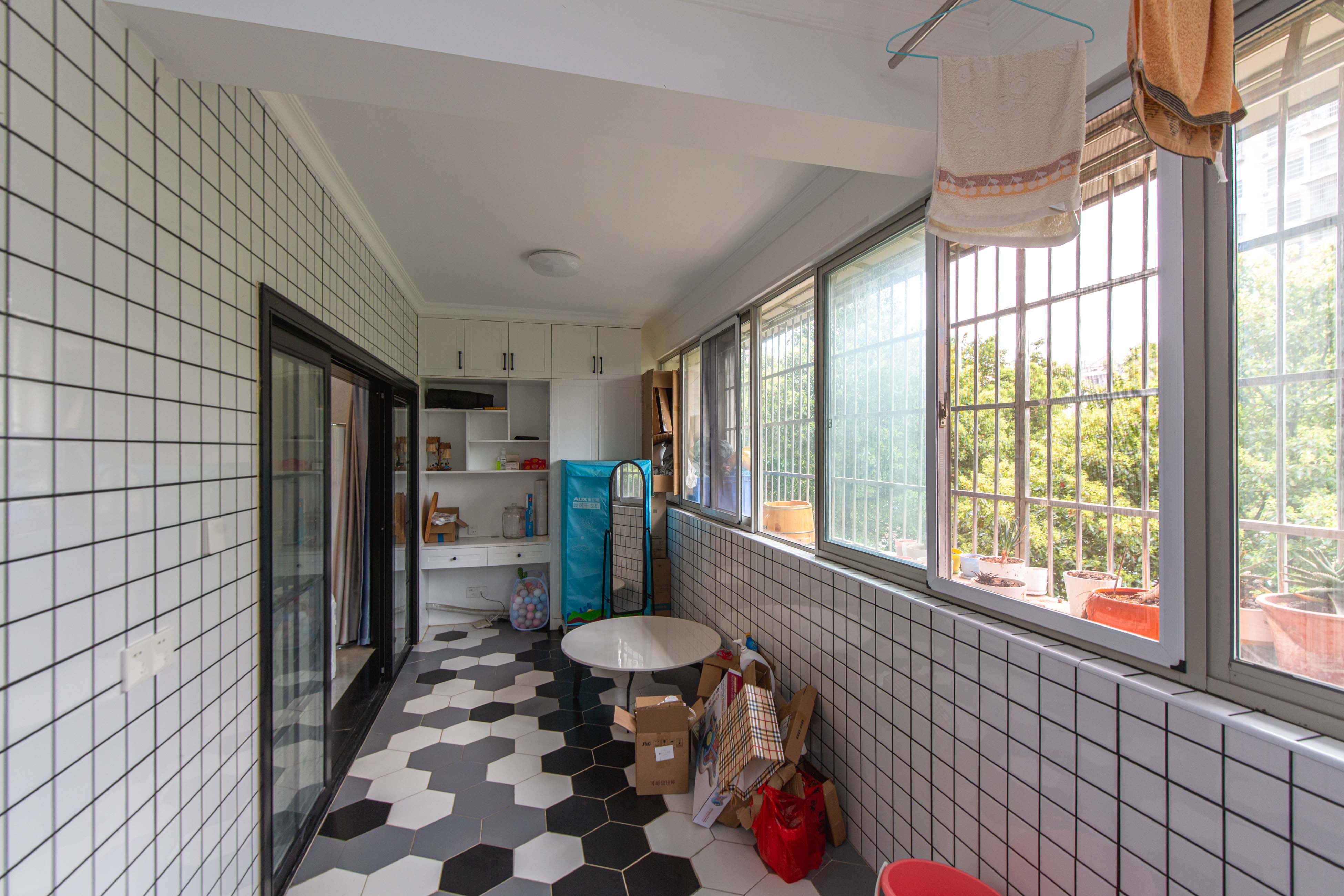 白沙湾嘉园  3室2厅2卫    125.0万阳台