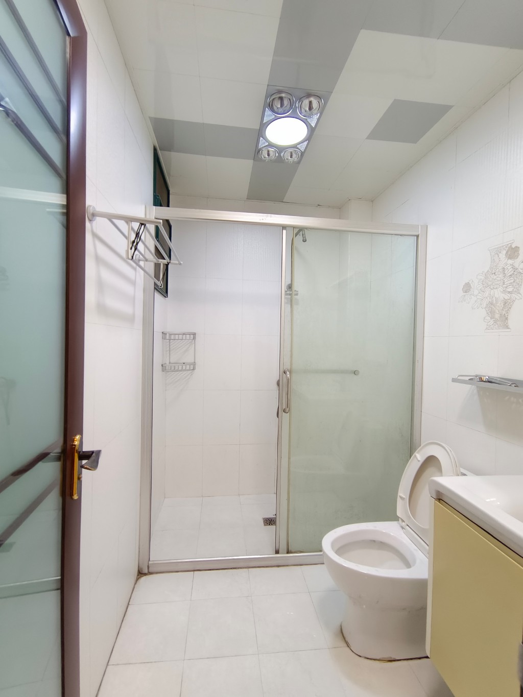 道伟山水华苑 3室2厅2卫 2600.0元/月 道伟山水华苑 3室2厅2卫 2600.0元/月室内图