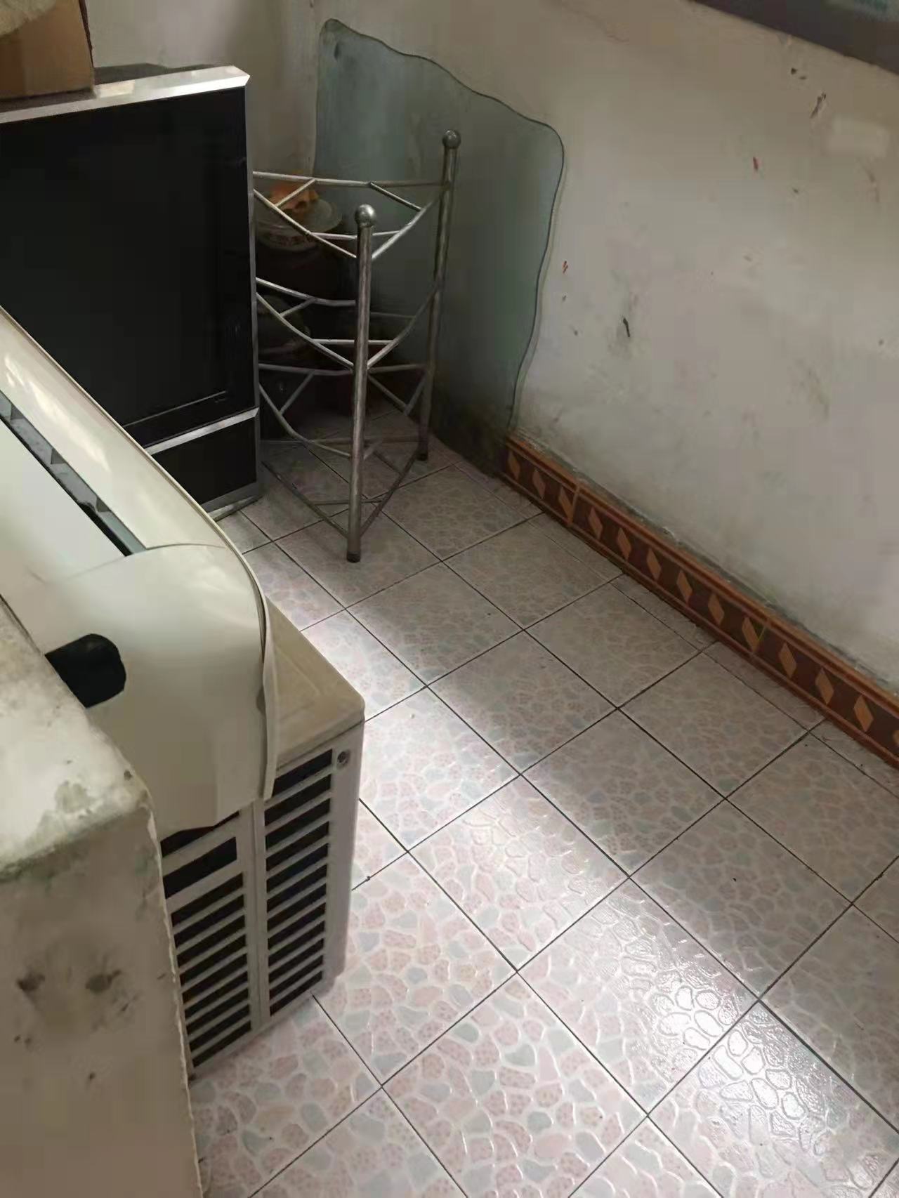 菊苑小区西区  3室2厅2卫    1100.0元/月 菊苑小区西区  3室2厅2卫    1100.0元/月室内图