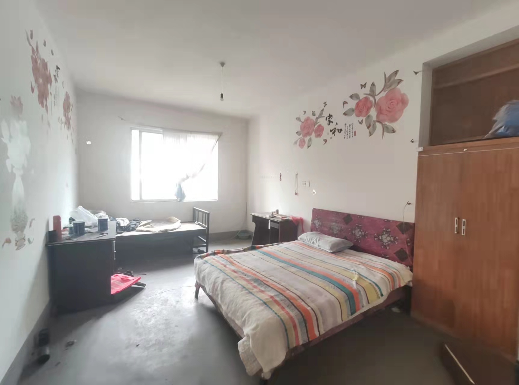 玫瑰名城百合苑  4室2厅2卫    61.0万 玫瑰名城百合苑  4室2厅2卫    61.0万客厅