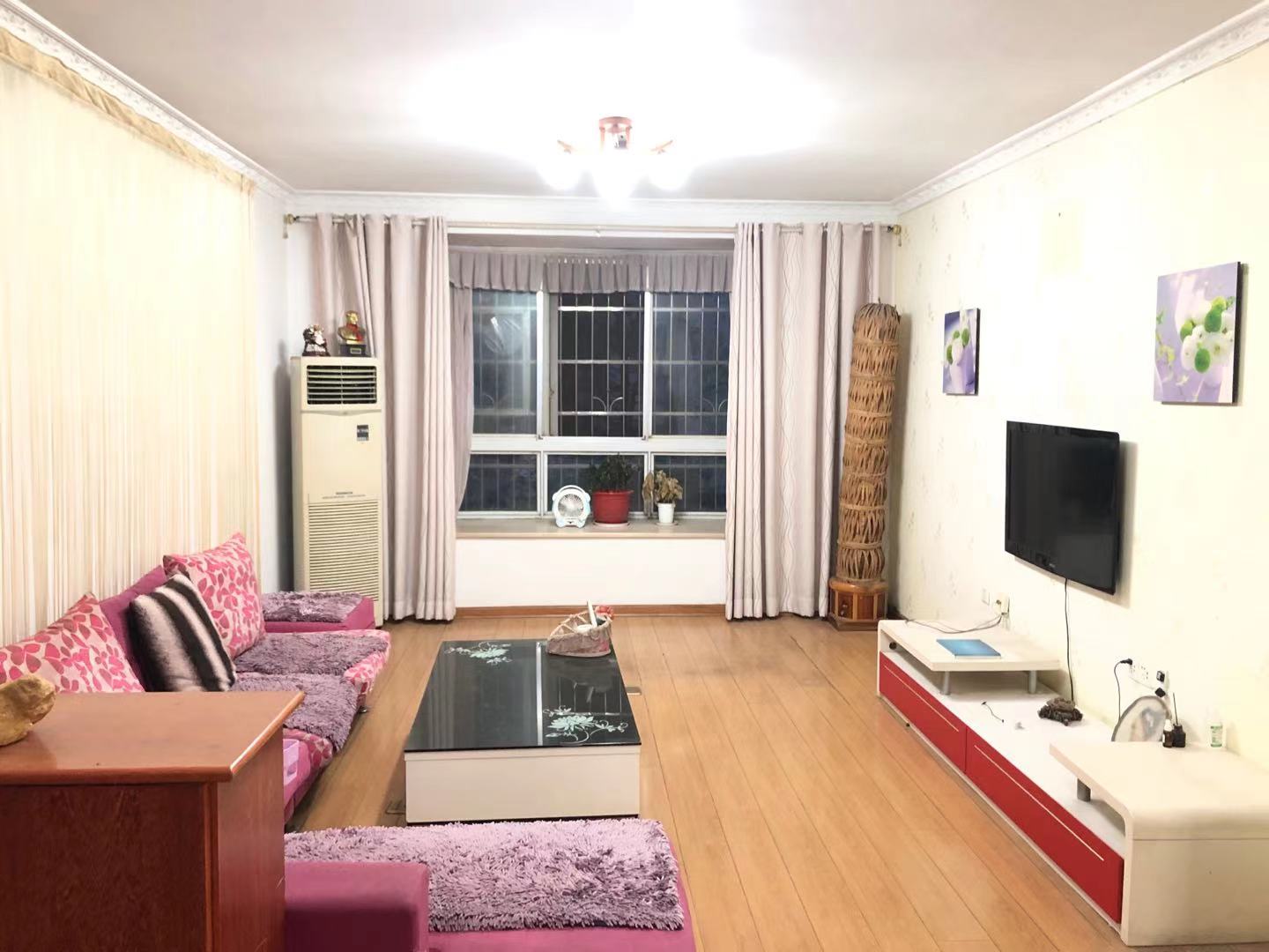 荷塘香榭 3室2厅1卫 55.0万 荷塘香榭 3室2厅1卫 55.0万客厅