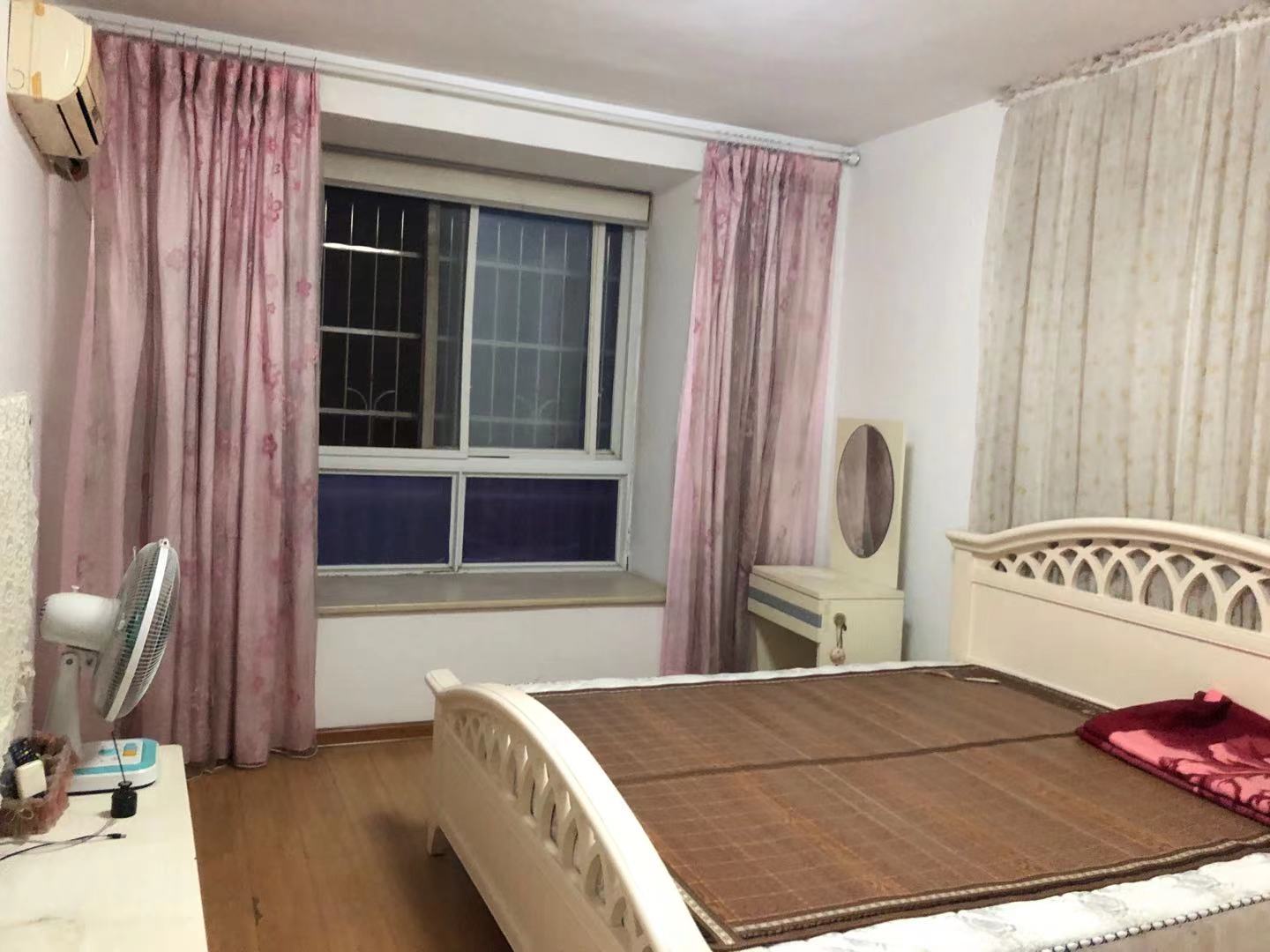 荷塘香榭 3室2厅1卫 55.0万 荷塘香榭 3室2厅1卫 55.0万客厅