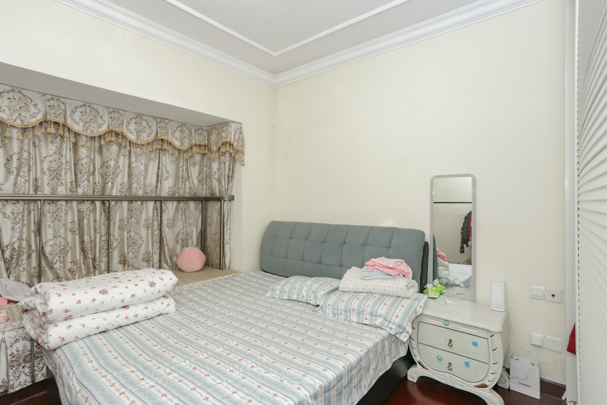 恒大华府  2室2厅1卫    117.8万卧室