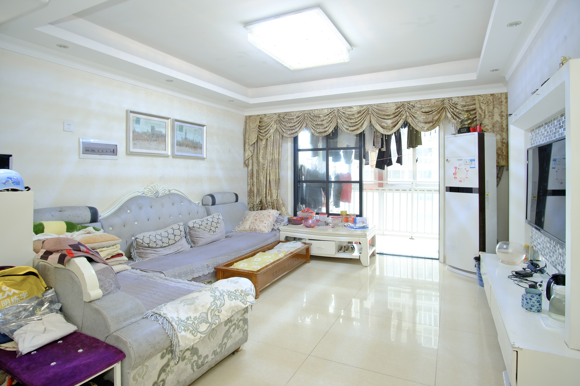 恒广国际景园一二区  3室2厅2卫    105.0万客厅