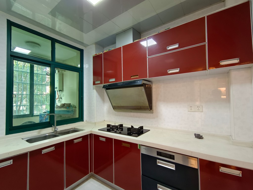 道伟山水华苑 3室2厅2卫 2600.0元/月 道伟山水华苑 3室2厅2卫 2600.0元/月室内图