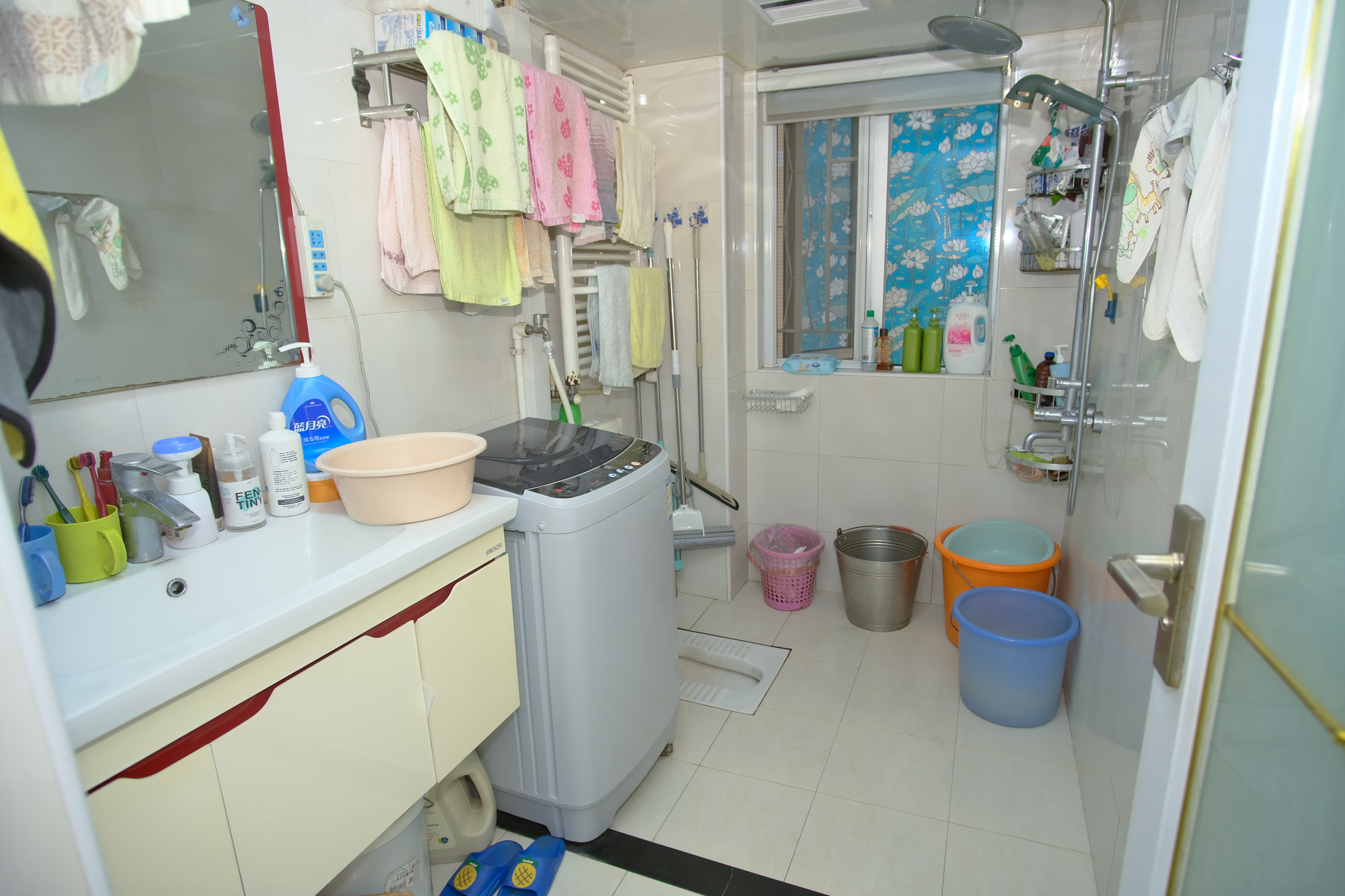 恒广国际景园一二区  3室2厅2卫    105.0万卫生间