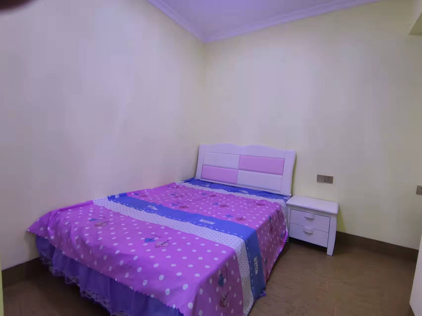 特变水木融城  3室1厅1卫    2000.0元/月 特变水木融城  3室1厅1卫    2000.0元/月室内图