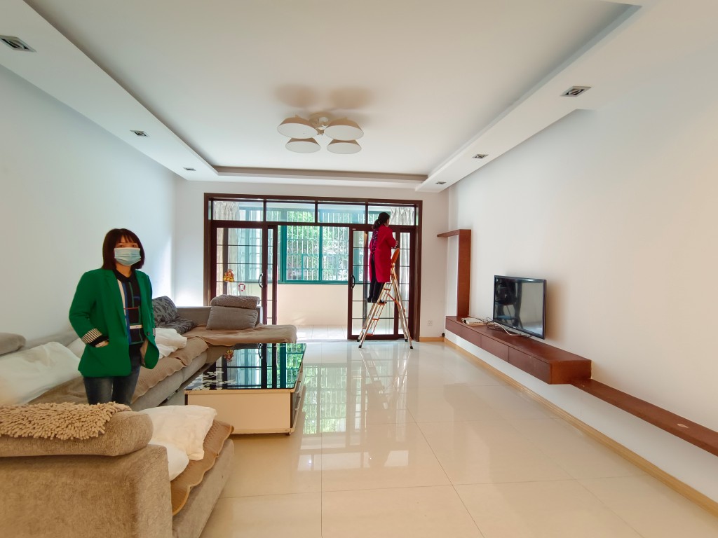 道伟山水华苑 3室2厅2卫 2600.0元/月 道伟山水华苑 3室2厅2卫 2600.0元/月室内图