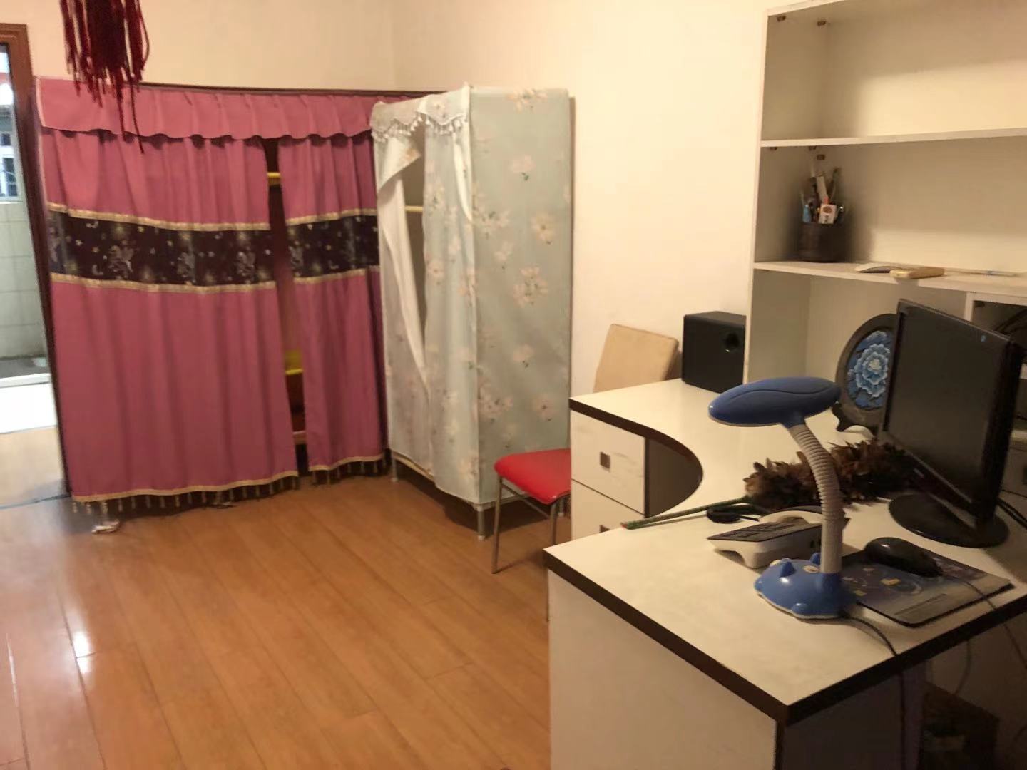 荷塘香榭 3室2厅1卫 55.0万 荷塘香榭 3室2厅1卫 55.0万客厅