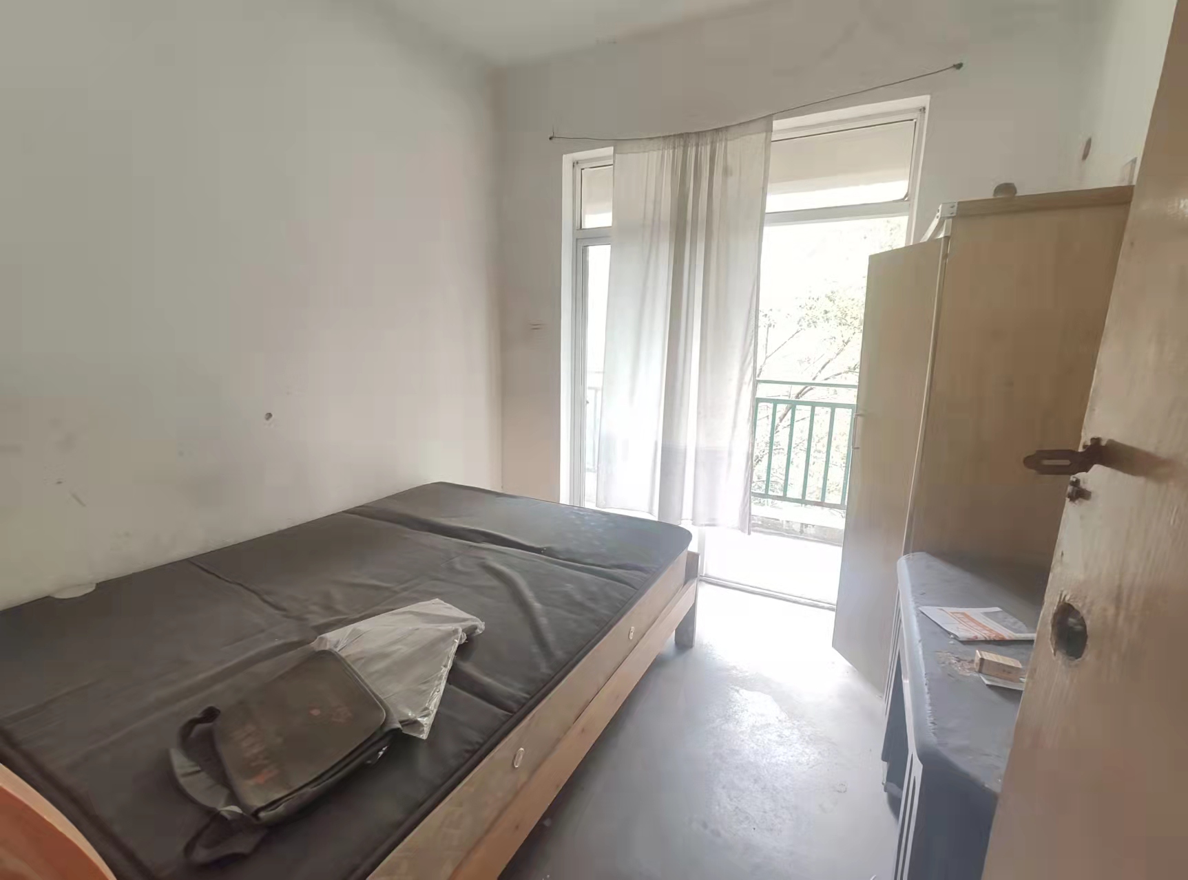 玫瑰名城百合苑  4室2厅2卫    61.0万 玫瑰名城百合苑  4室2厅2卫    61.0万客厅