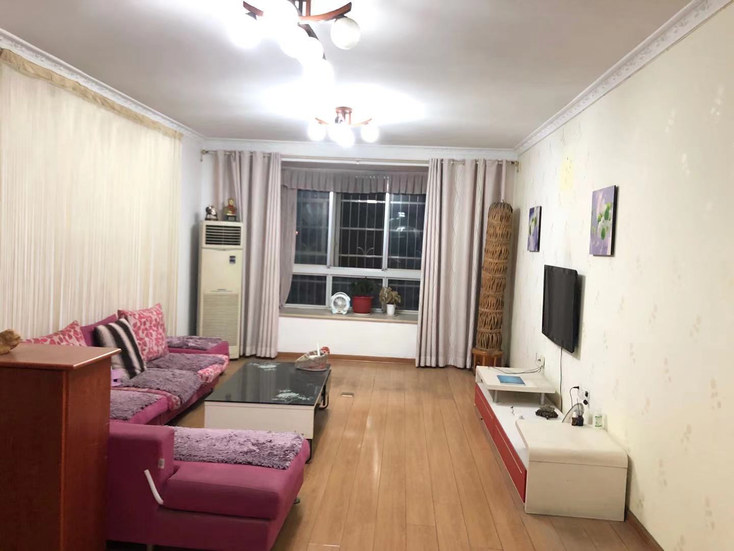 荷塘香榭 3室2厅1卫 55.0万 荷塘香榭 3室2厅1卫 55.0万客厅