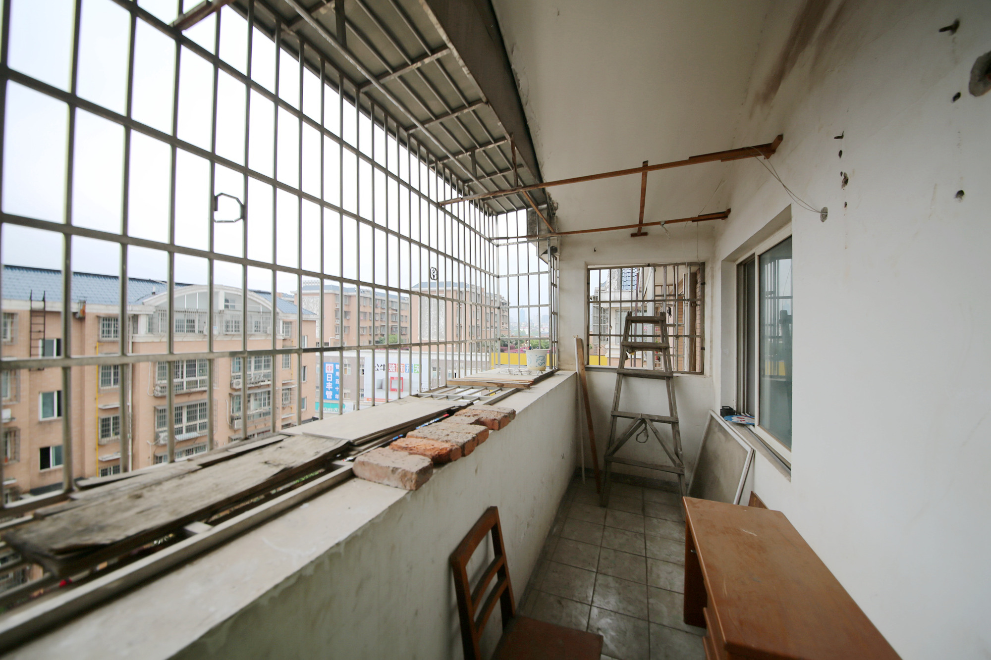 长建建材市场  3室2厅2卫   64.60万阳台
