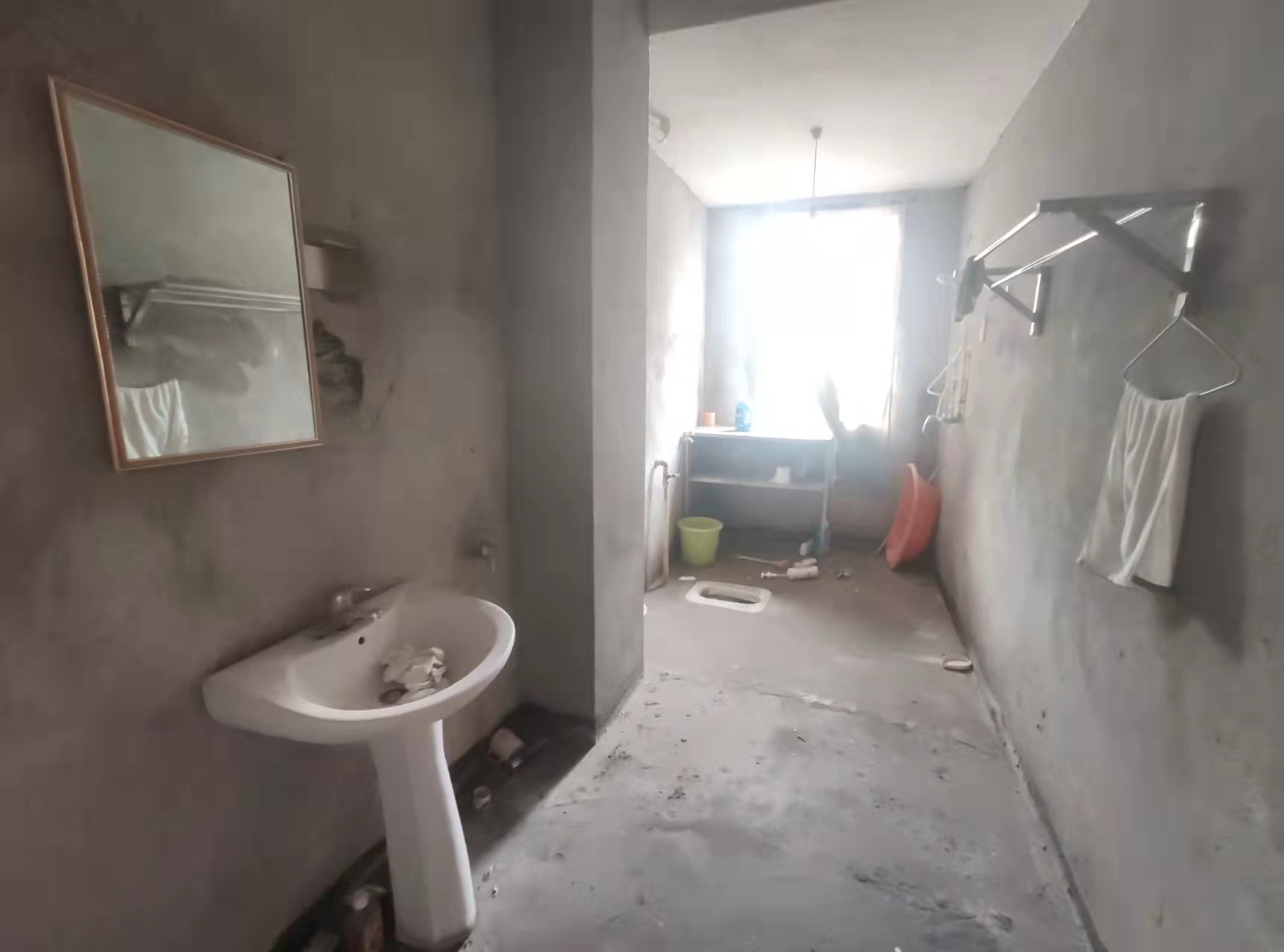 玫瑰名城百合苑  4室2厅2卫    61.0万 玫瑰名城百合苑  4室2厅2卫    61.0万客厅