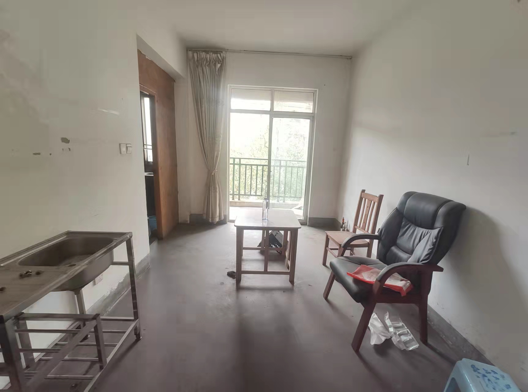 玫瑰名城百合苑  4室2厅2卫    61.0万 玫瑰名城百合苑  4室2厅2卫    61.0万客厅