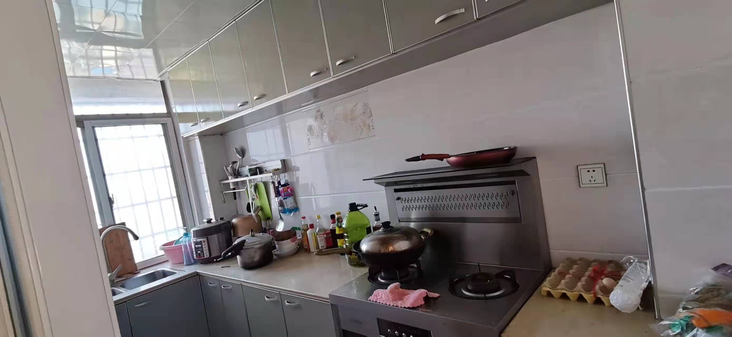 东方豪苑  2室1厅1卫    53.0万客厅