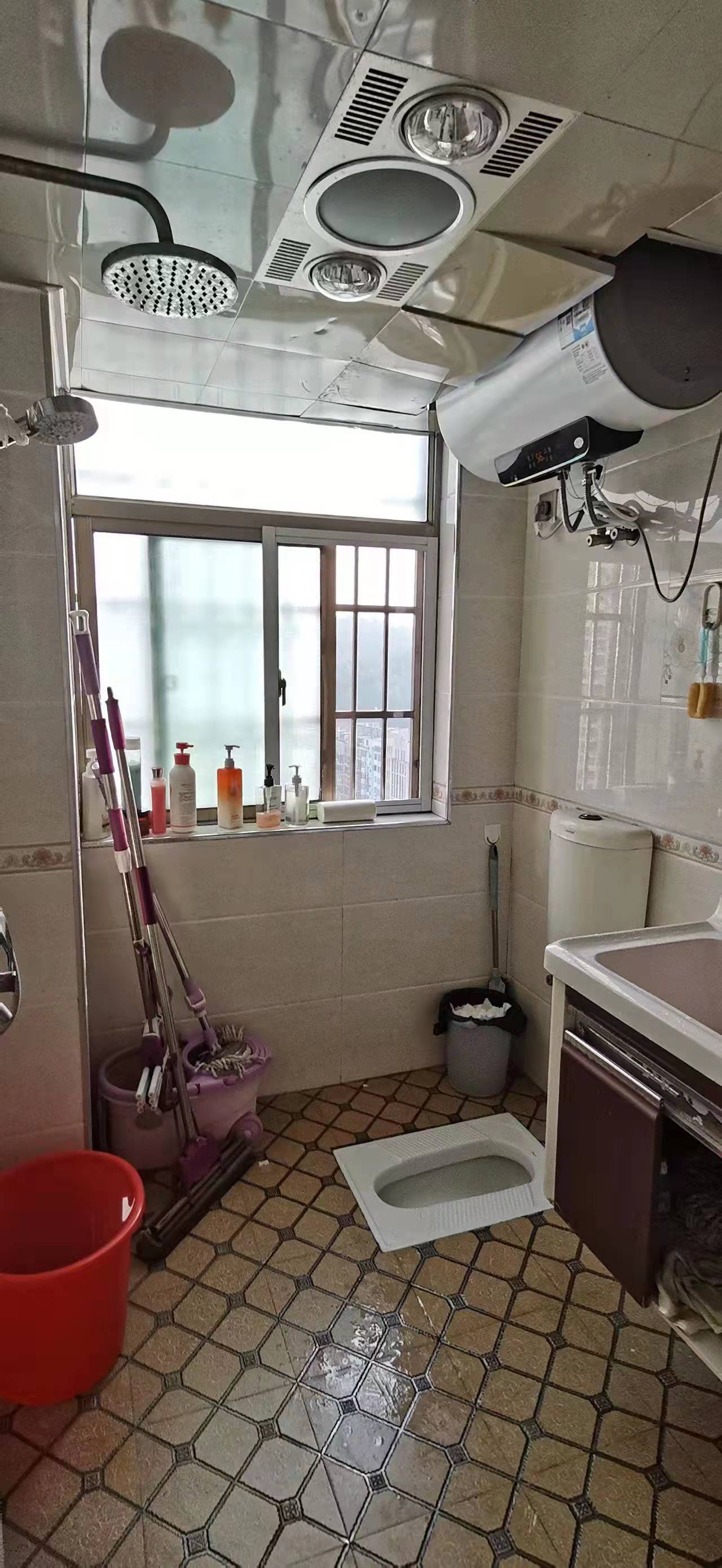 东方豪苑  2室1厅1卫    53.0万 东方豪苑  2室1厅1卫    53.0万卫生间