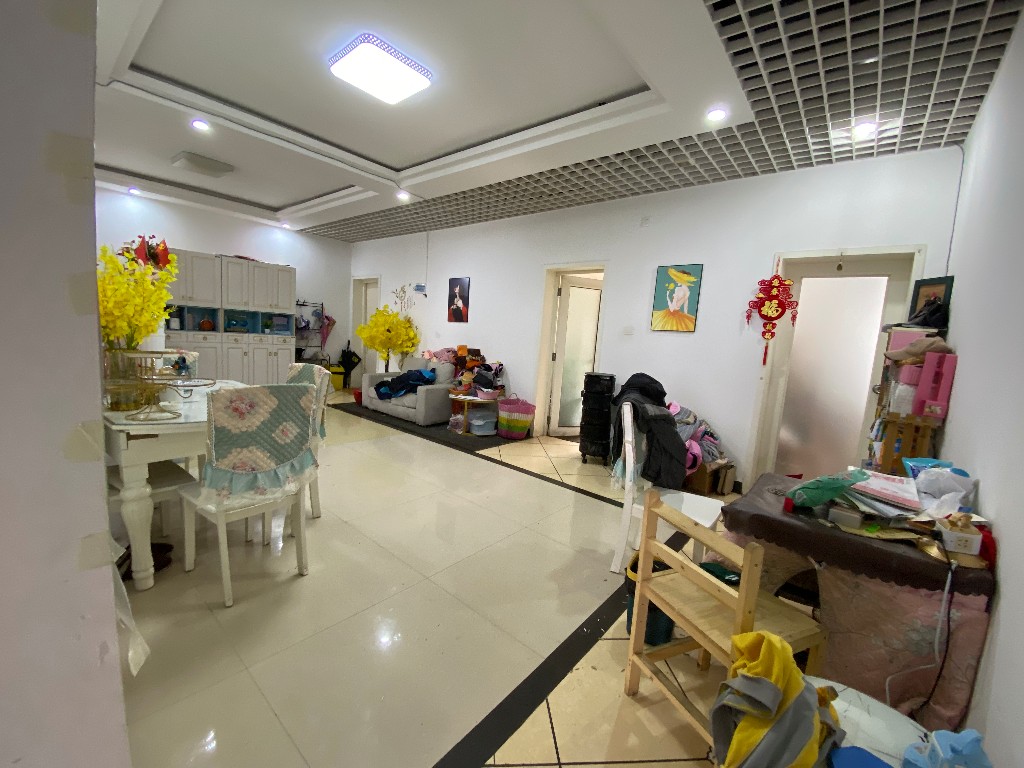 银丰大厦 3室2厅2卫 68.0万 银丰大厦 3室2厅2卫 68.0万客厅