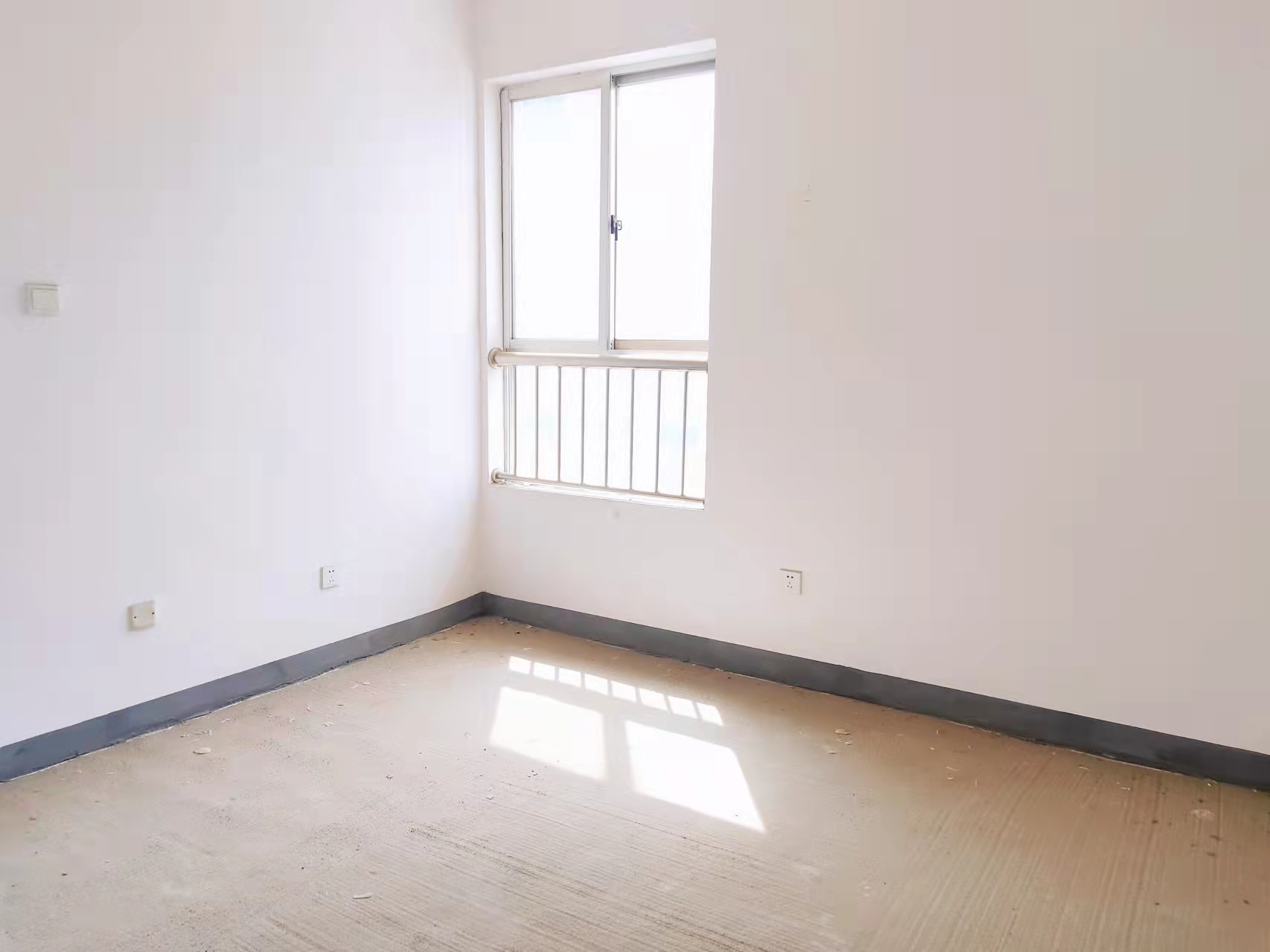 红盾雅园 3室2厅2卫 68.0万 红盾雅园 3室2厅2卫 68.0万客厅