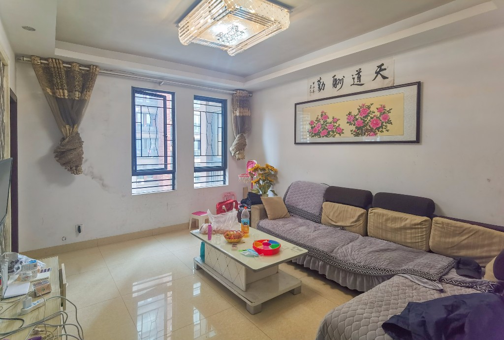 尚格名城香榭丽舍 3室2厅1卫 63.8万 尚格名城香榭丽舍 3室2厅1卫 63.8万客厅