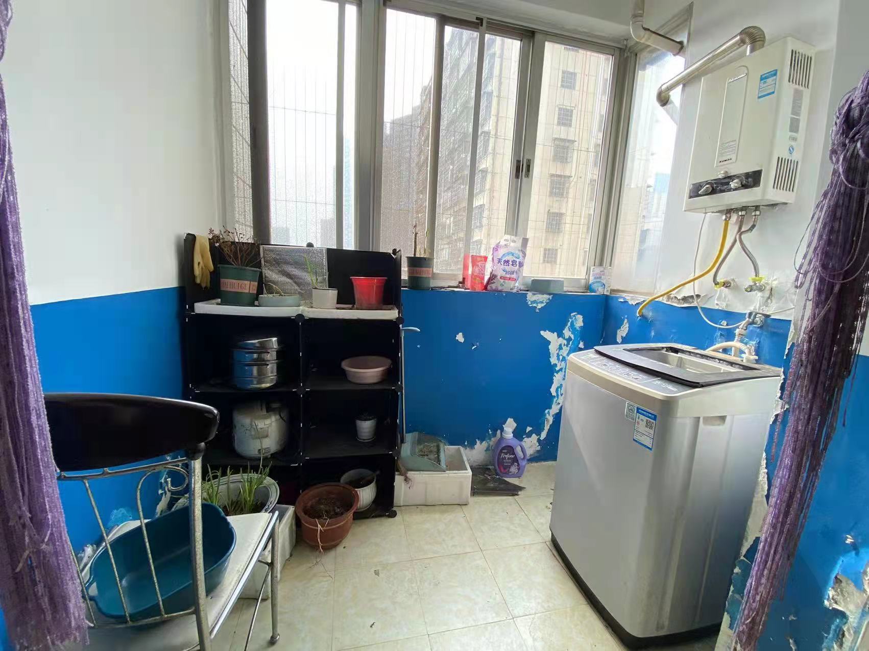 银丰大厦 3室2厅2卫 68.0万 银丰大厦 3室2厅2卫 68.0万客厅