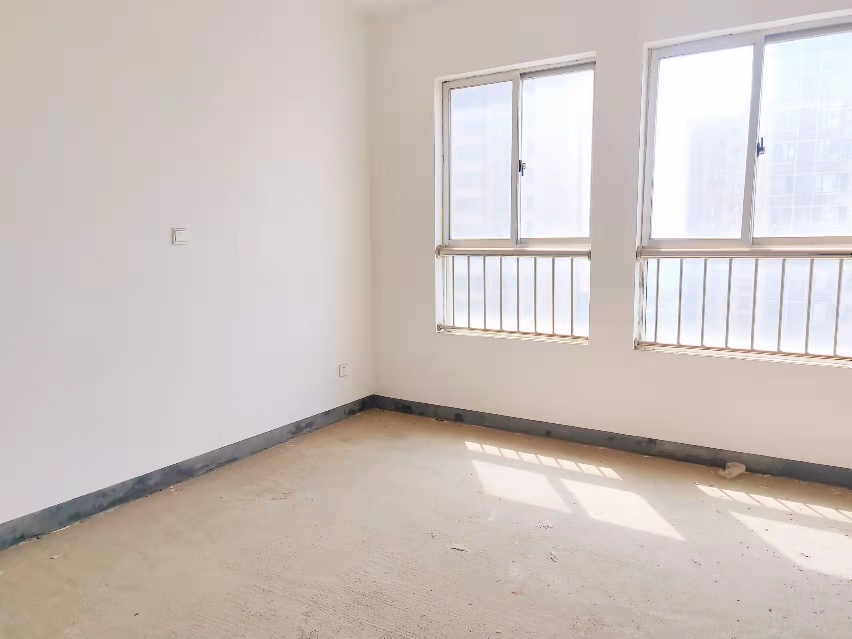 红盾雅园 3室2厅2卫 68.0万 红盾雅园 3室2厅2卫 68.0万客厅